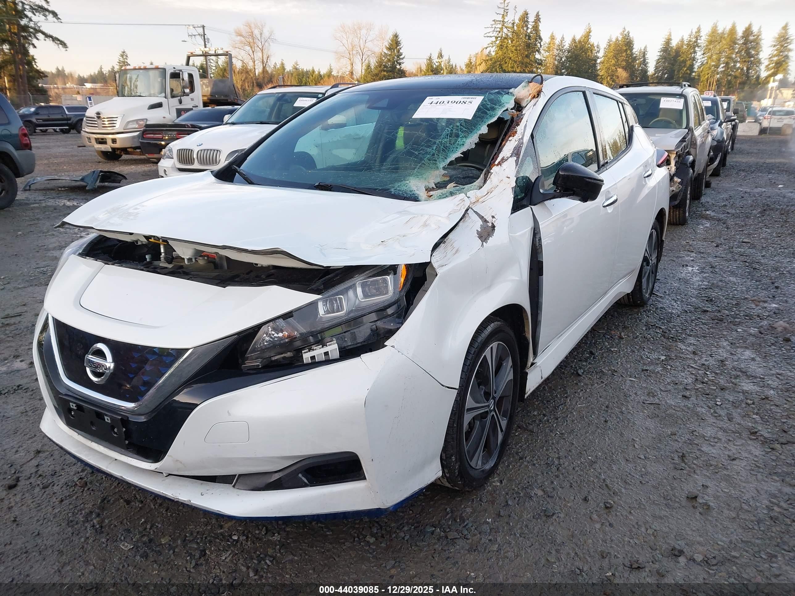 NISSAN LEAF image 6