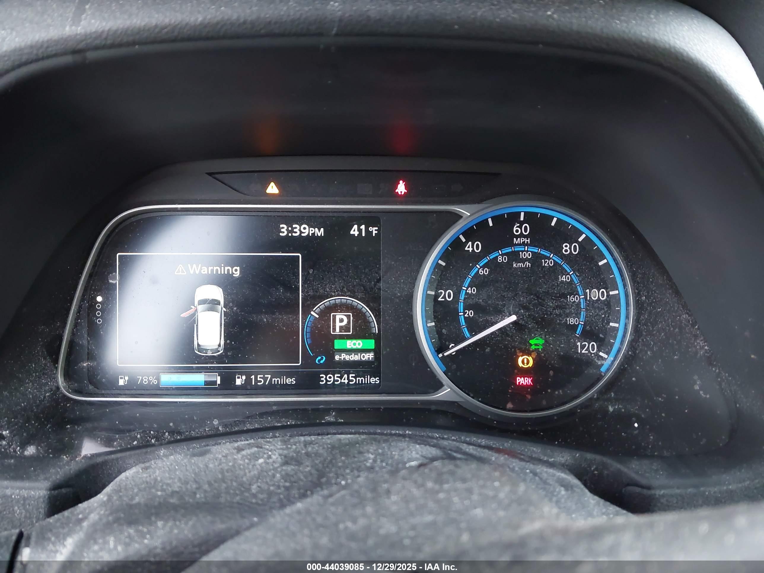 NISSAN LEAF image 7