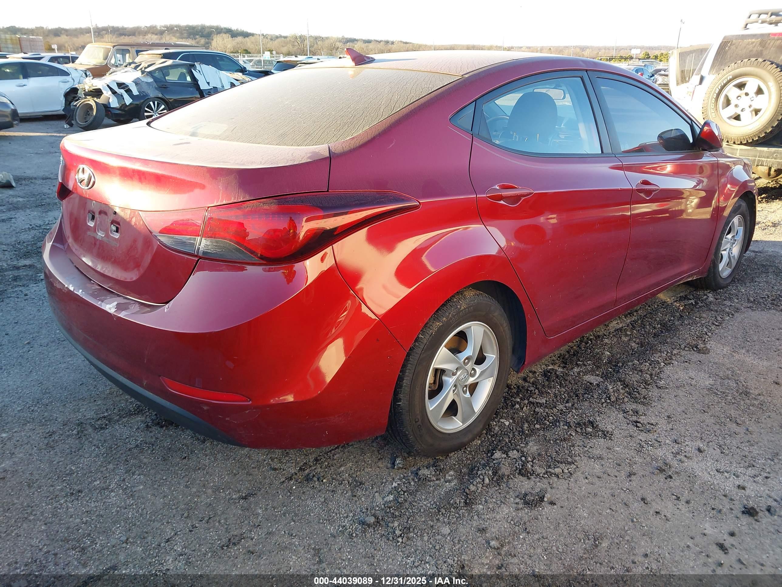 HYUNDAI ELANTRA image 4