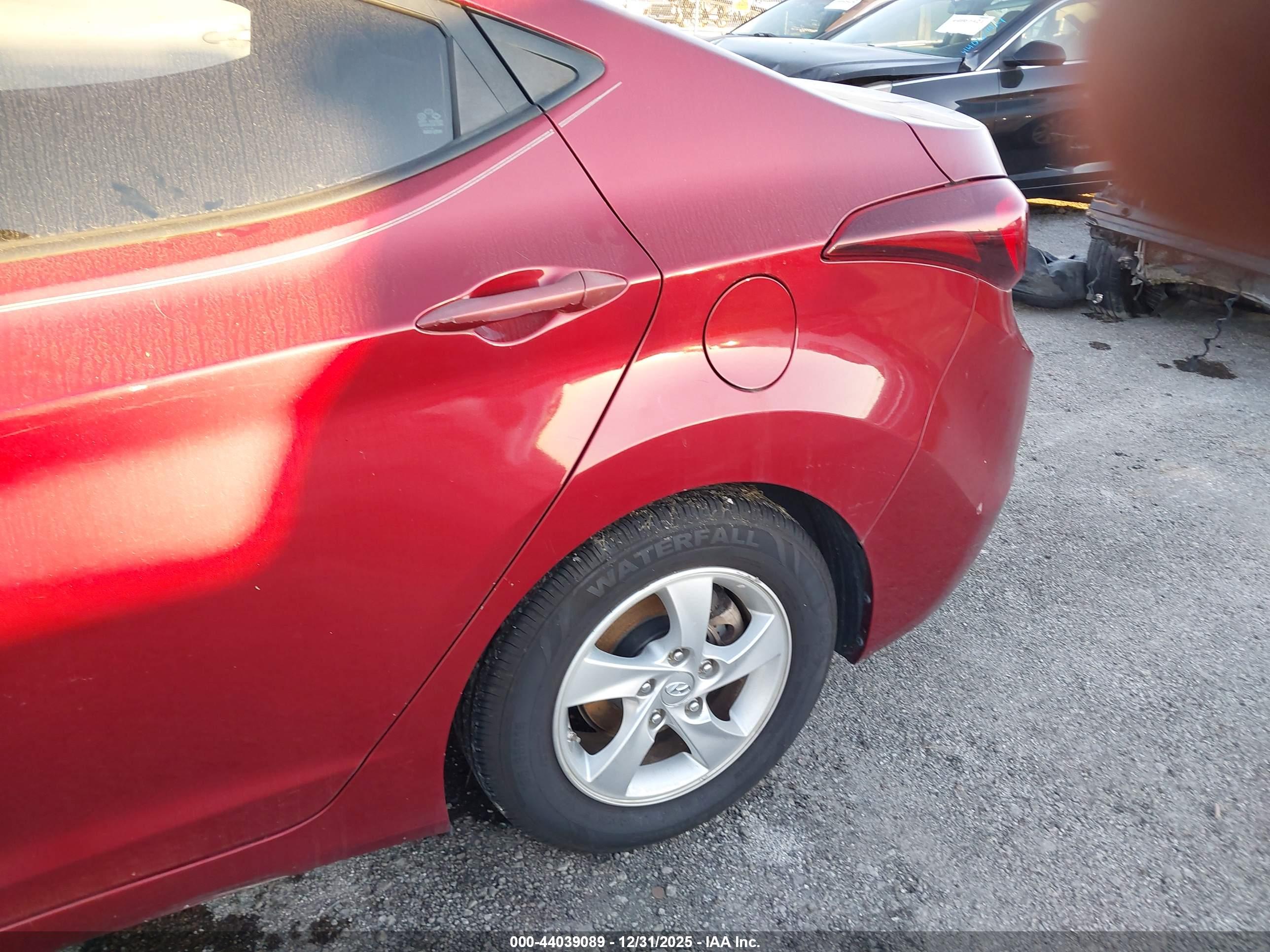 HYUNDAI ELANTRA image 6