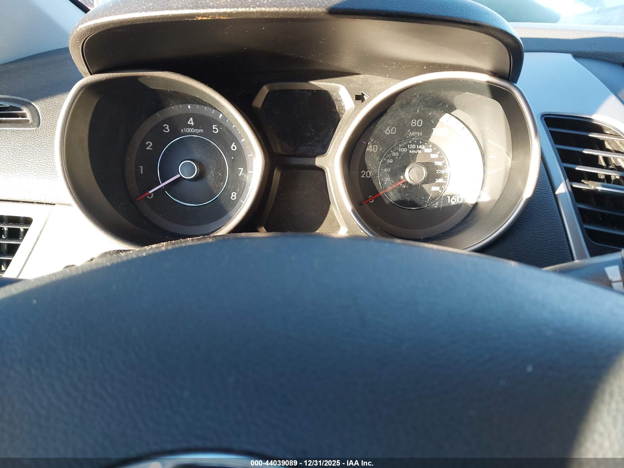 HYUNDAI ELANTRA image 7