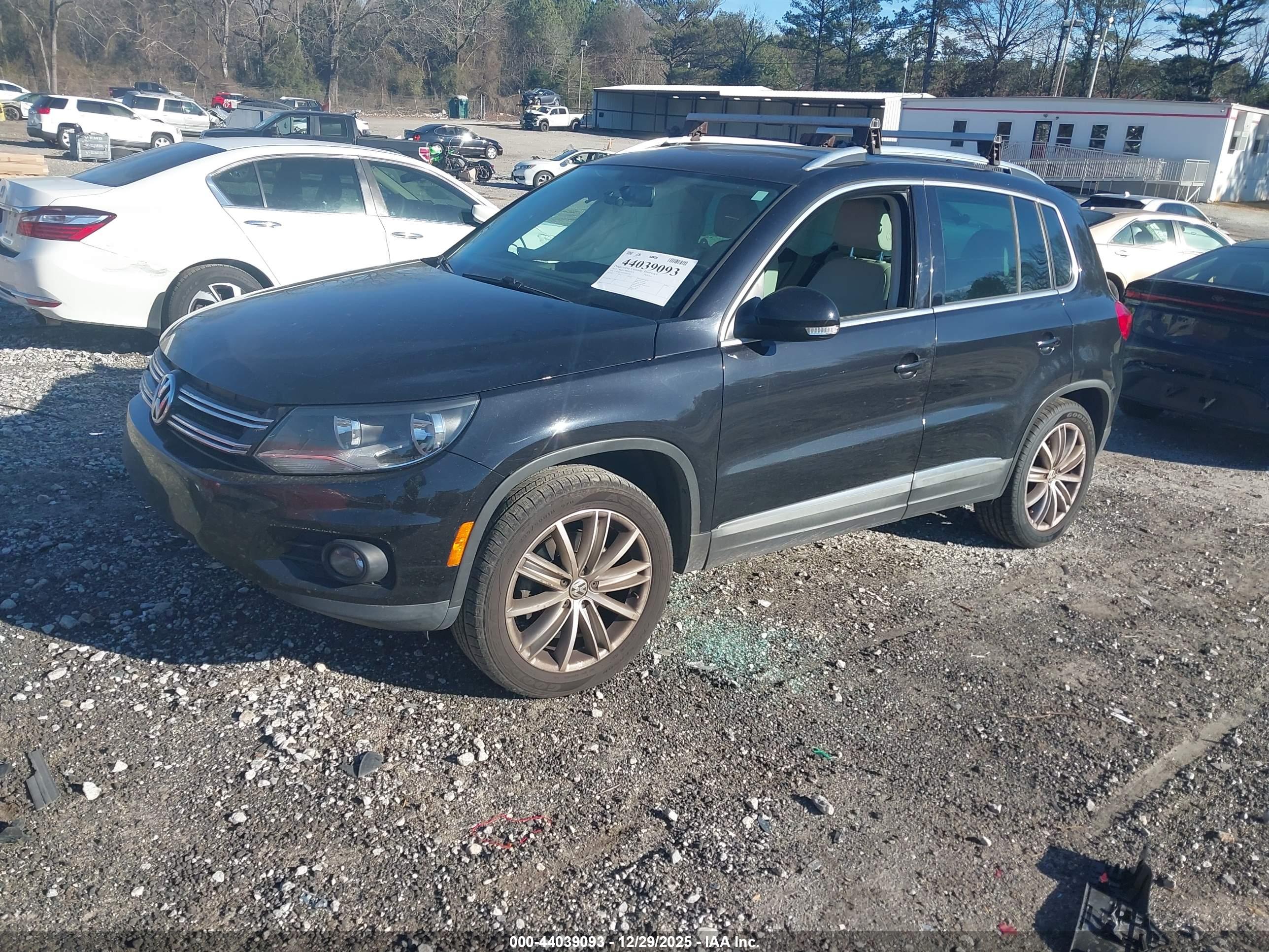 VOLKSWAGEN TIGUAN image 2
