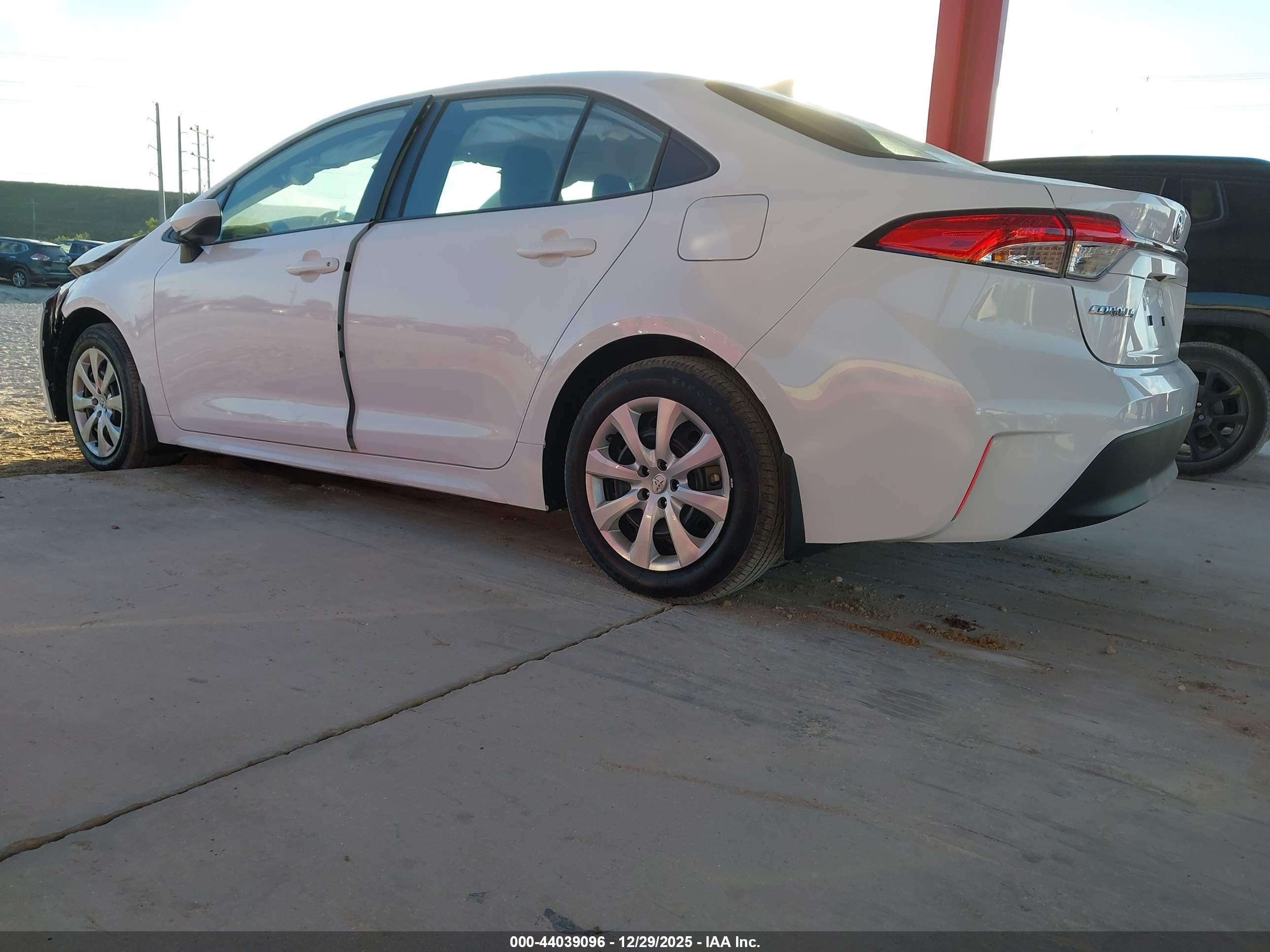 TOYOTA COROLLA image 3