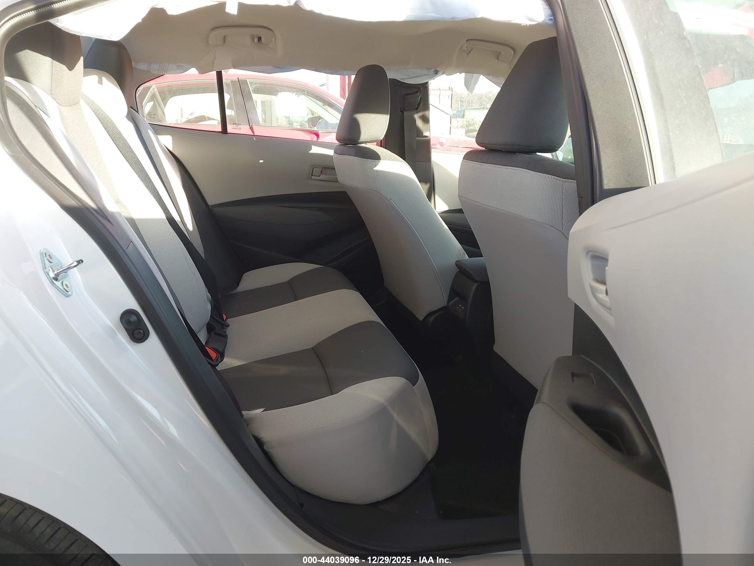 TOYOTA COROLLA image 8