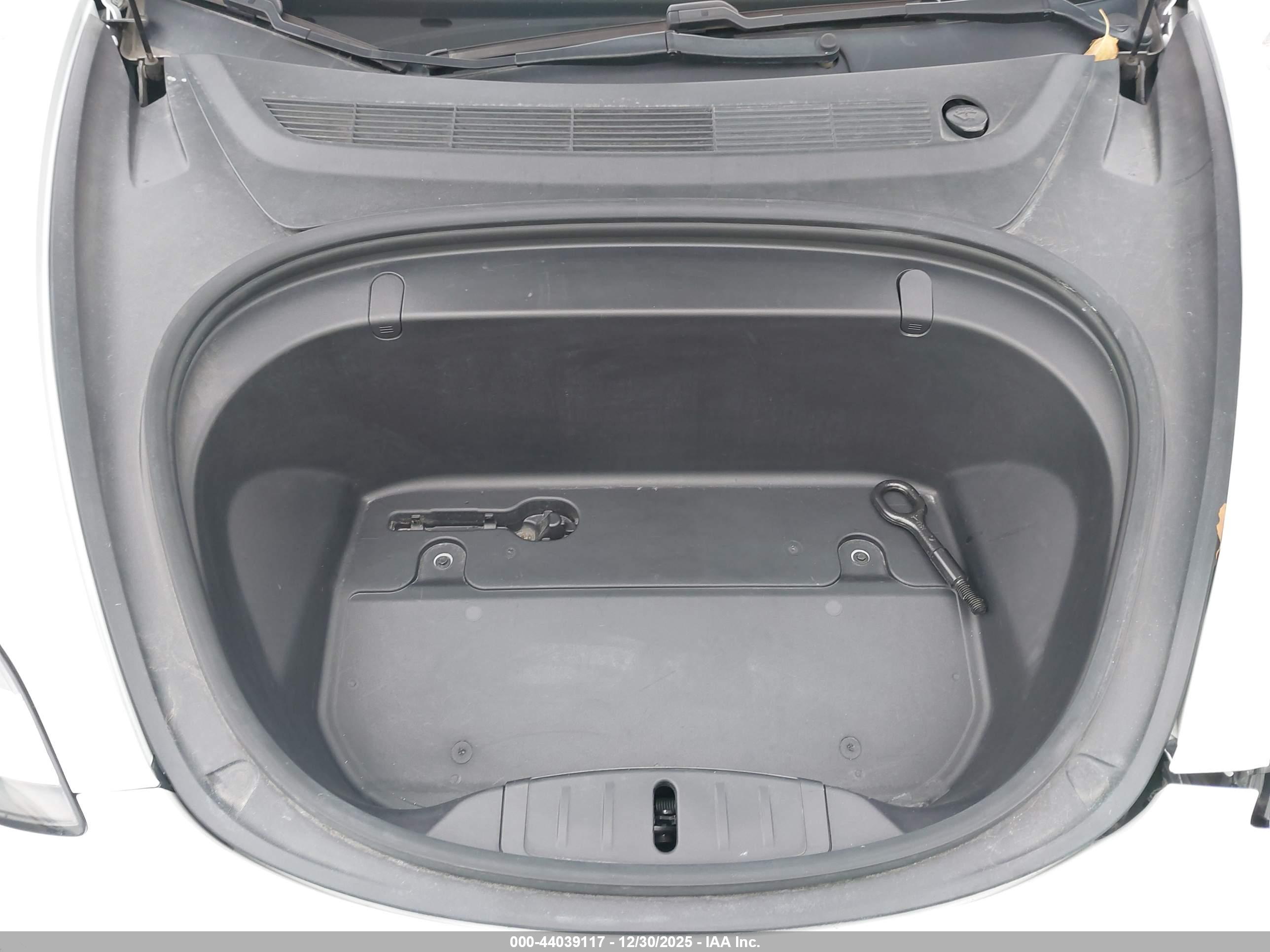 TESLA MODEL image 10