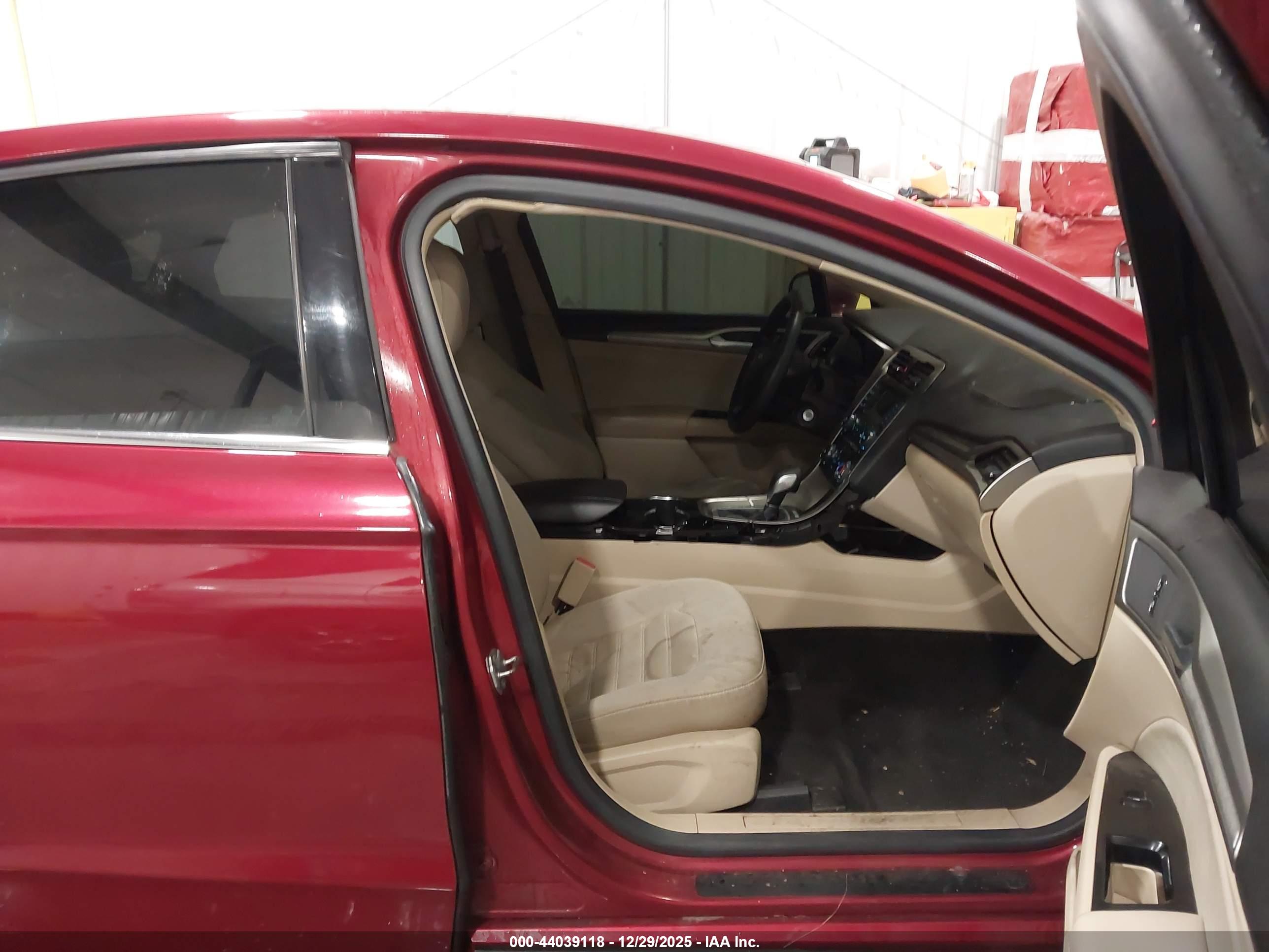 FORD FUSION image 5