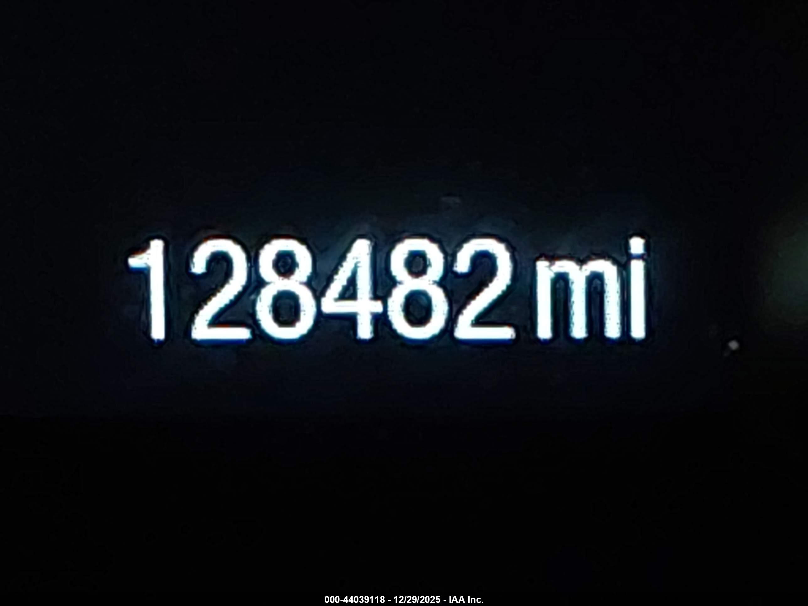FORD FUSION image 7