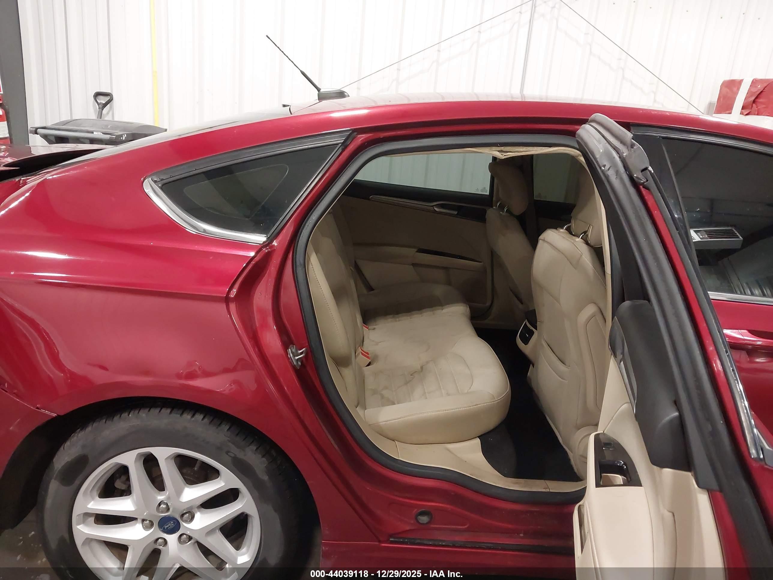 FORD FUSION image 8
