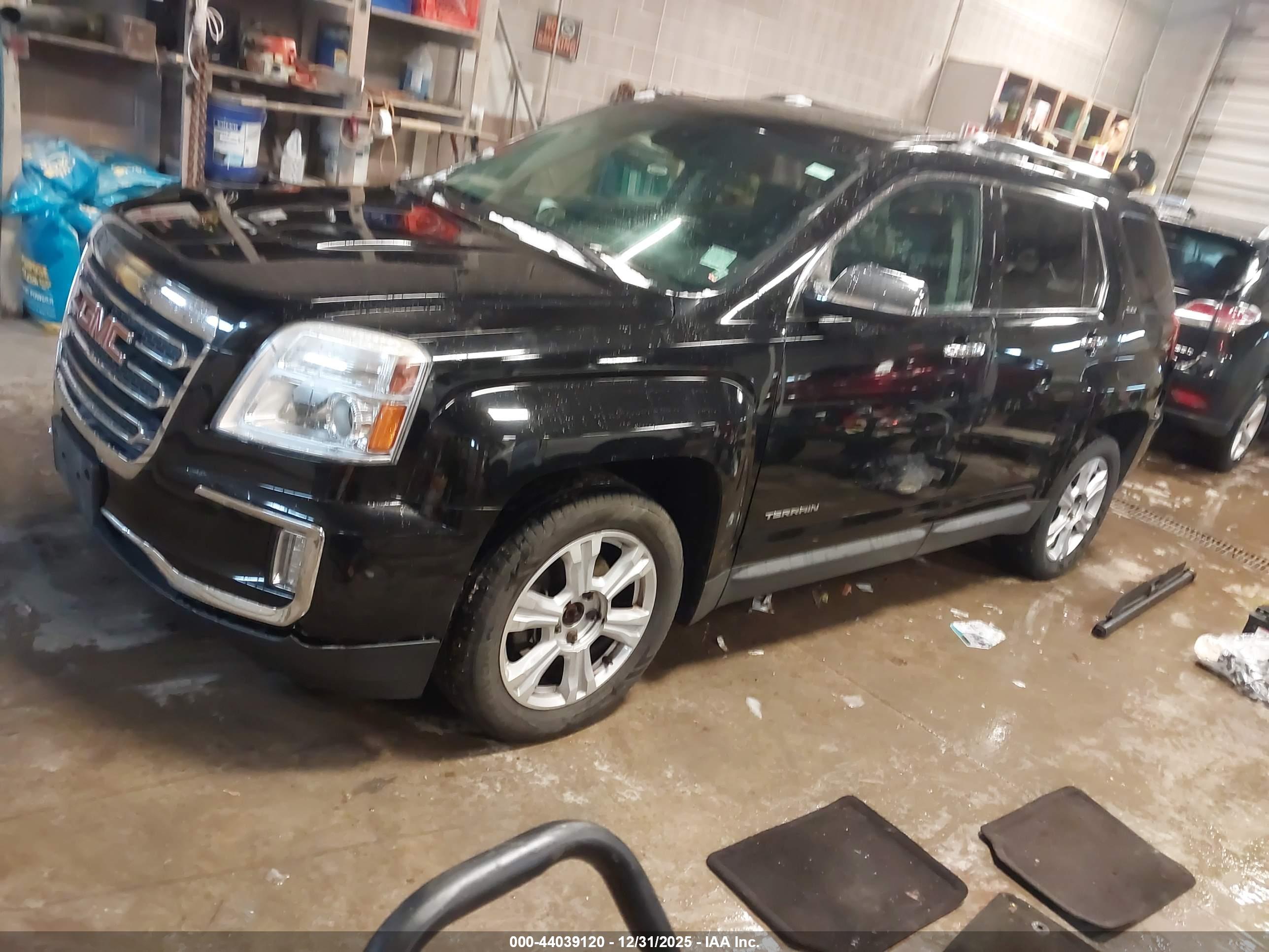 GMC TERRAIN image 2
