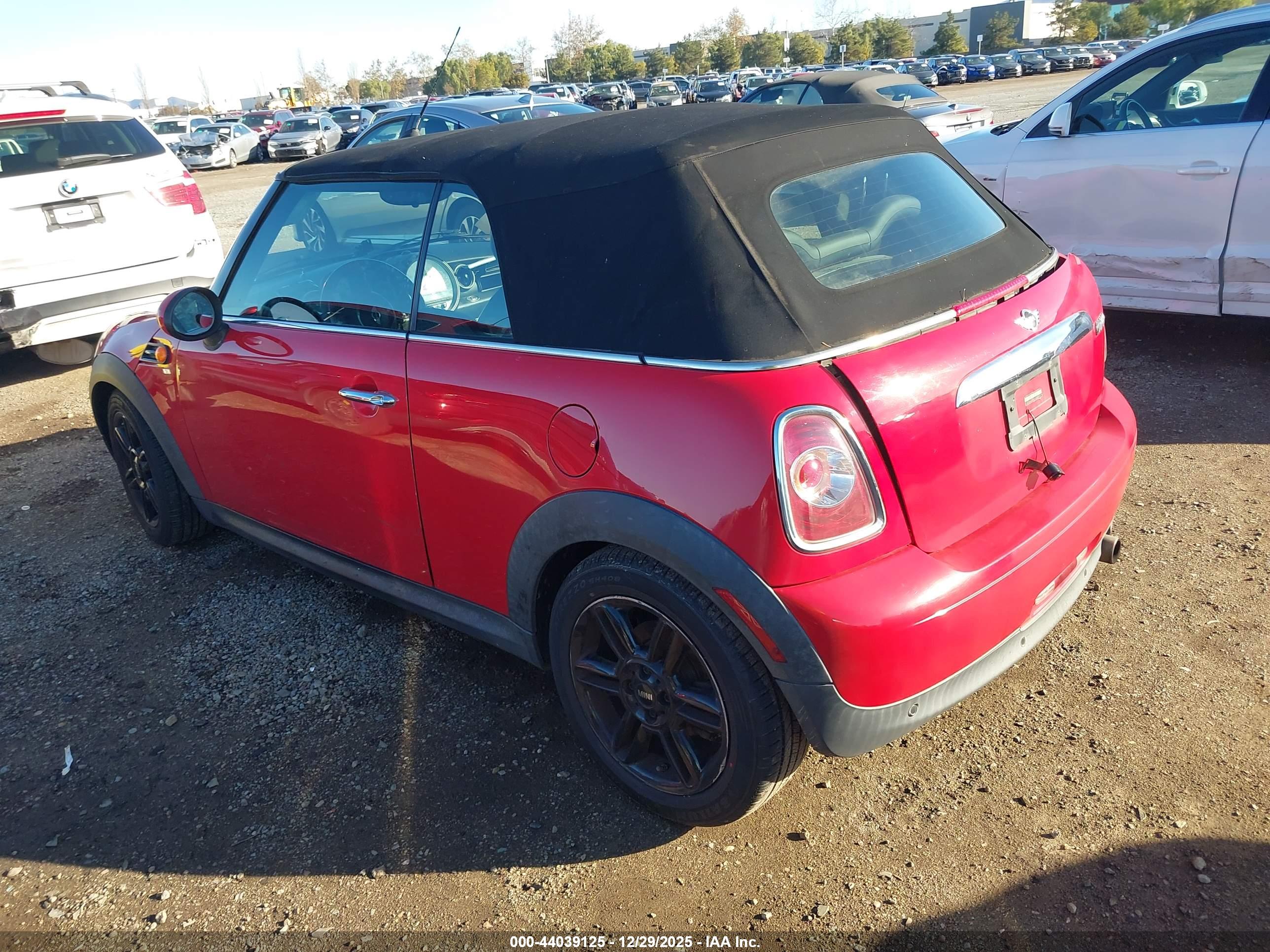 MINI CONVERTIBLE image 3