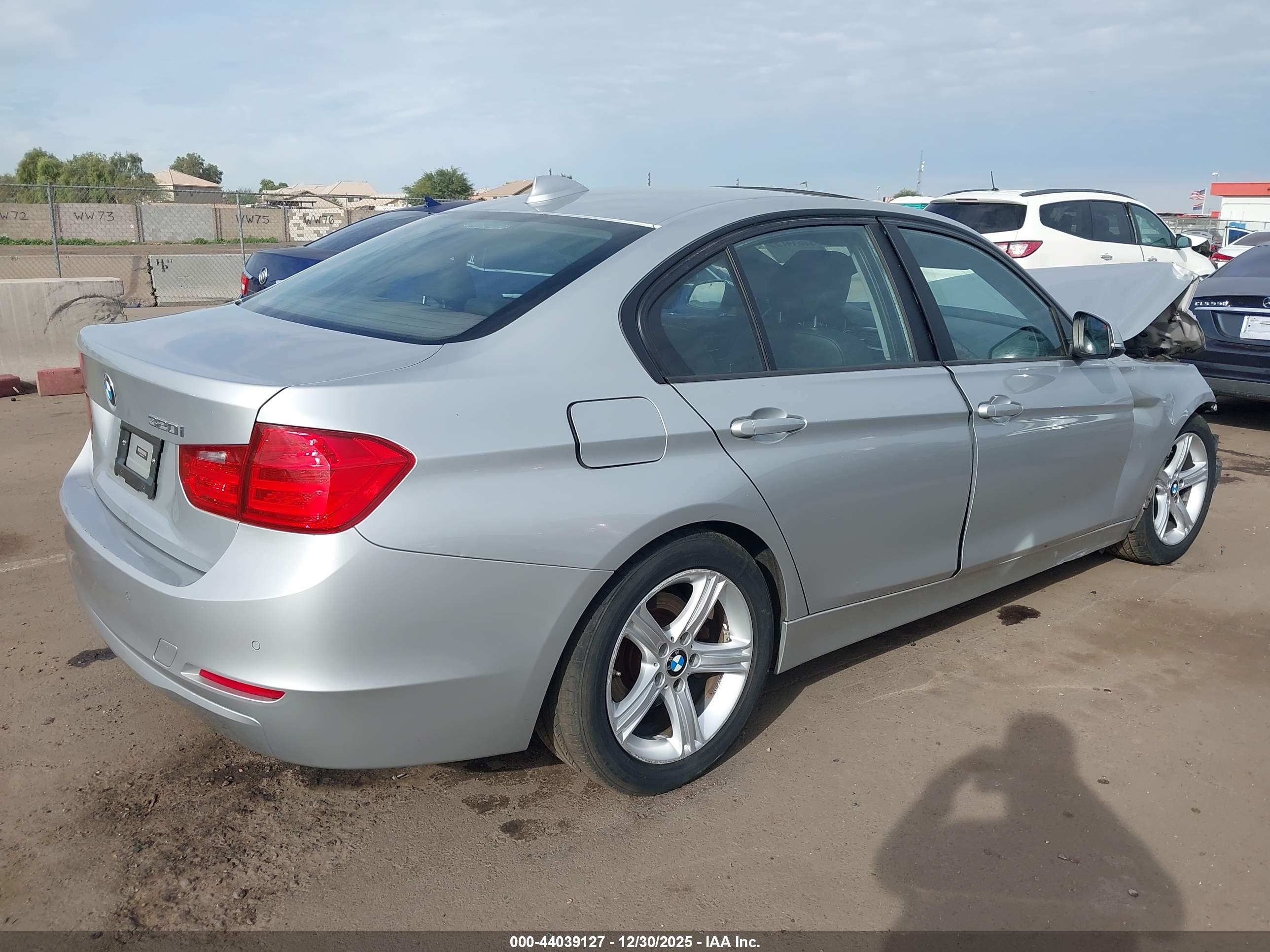 BMW 320I image 4