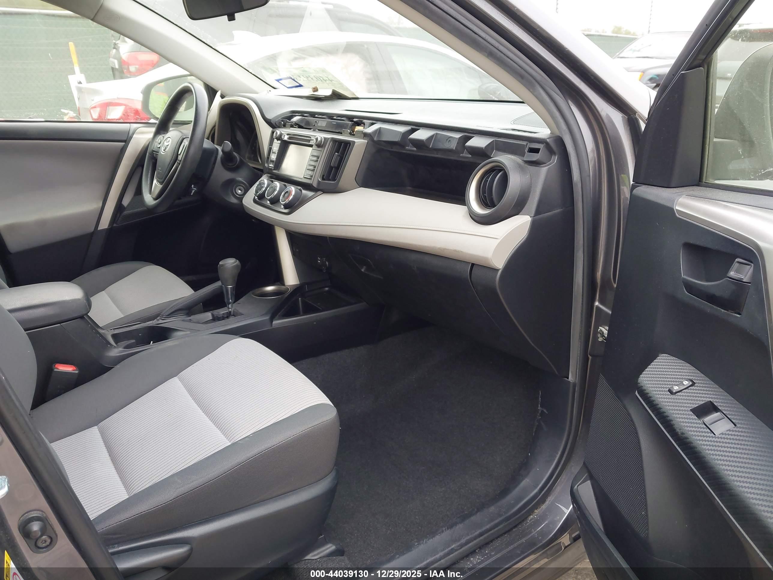 TOYOTA RAV4 image 5