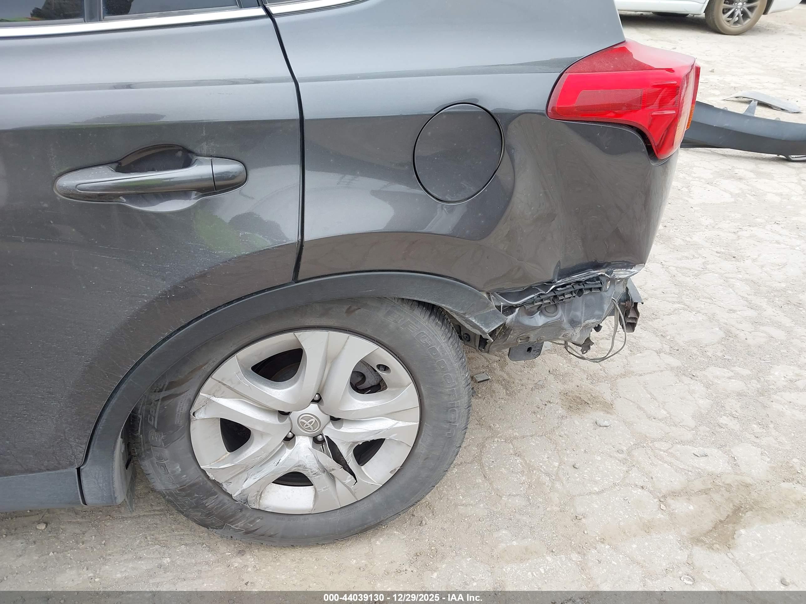 TOYOTA RAV4 image 6