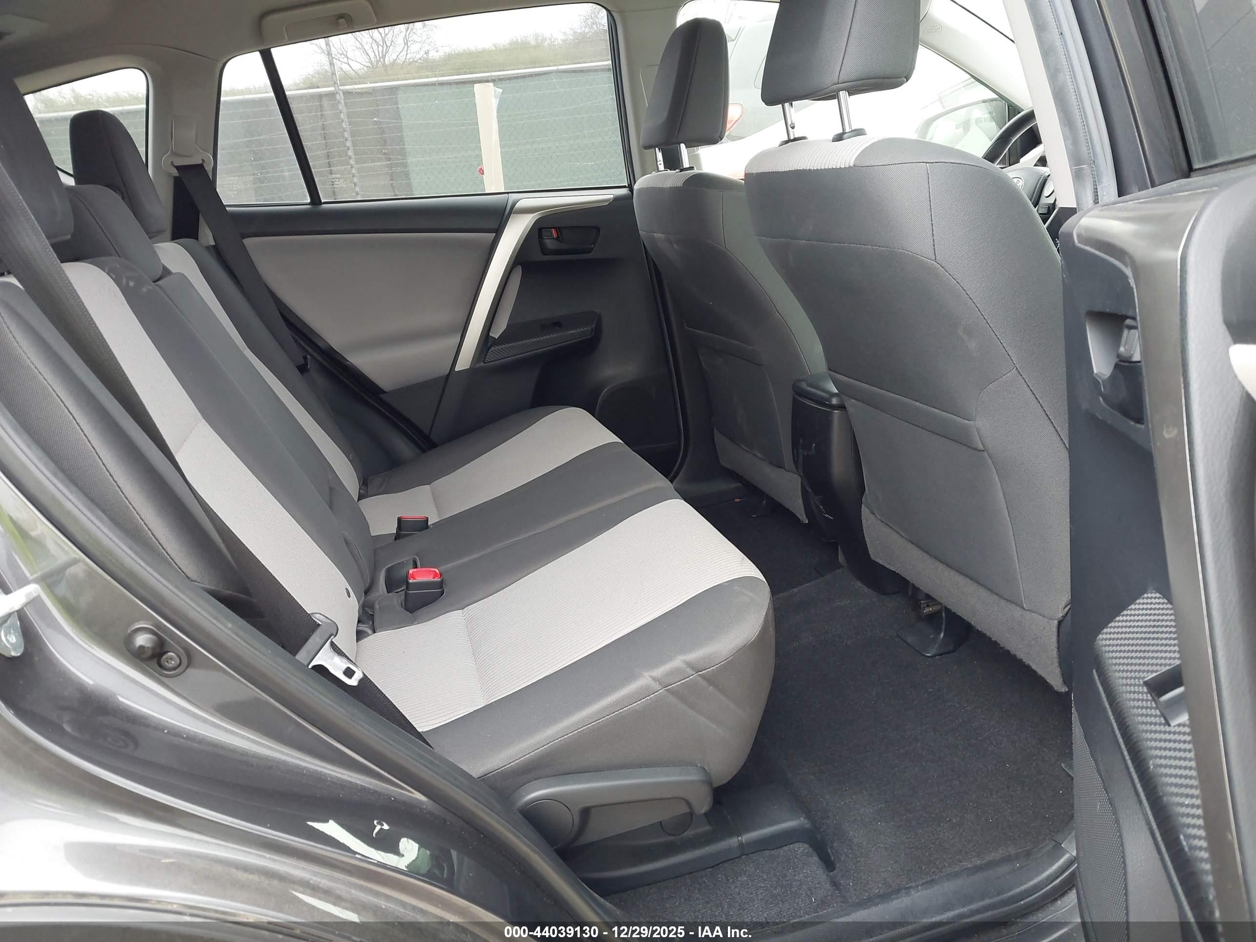 TOYOTA RAV4 image 8