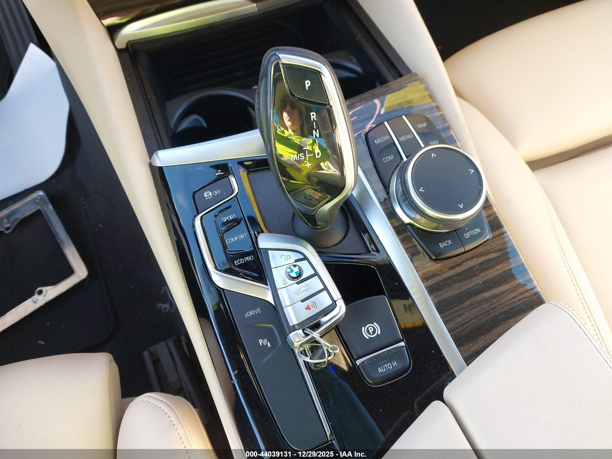 BMW 530E image 11