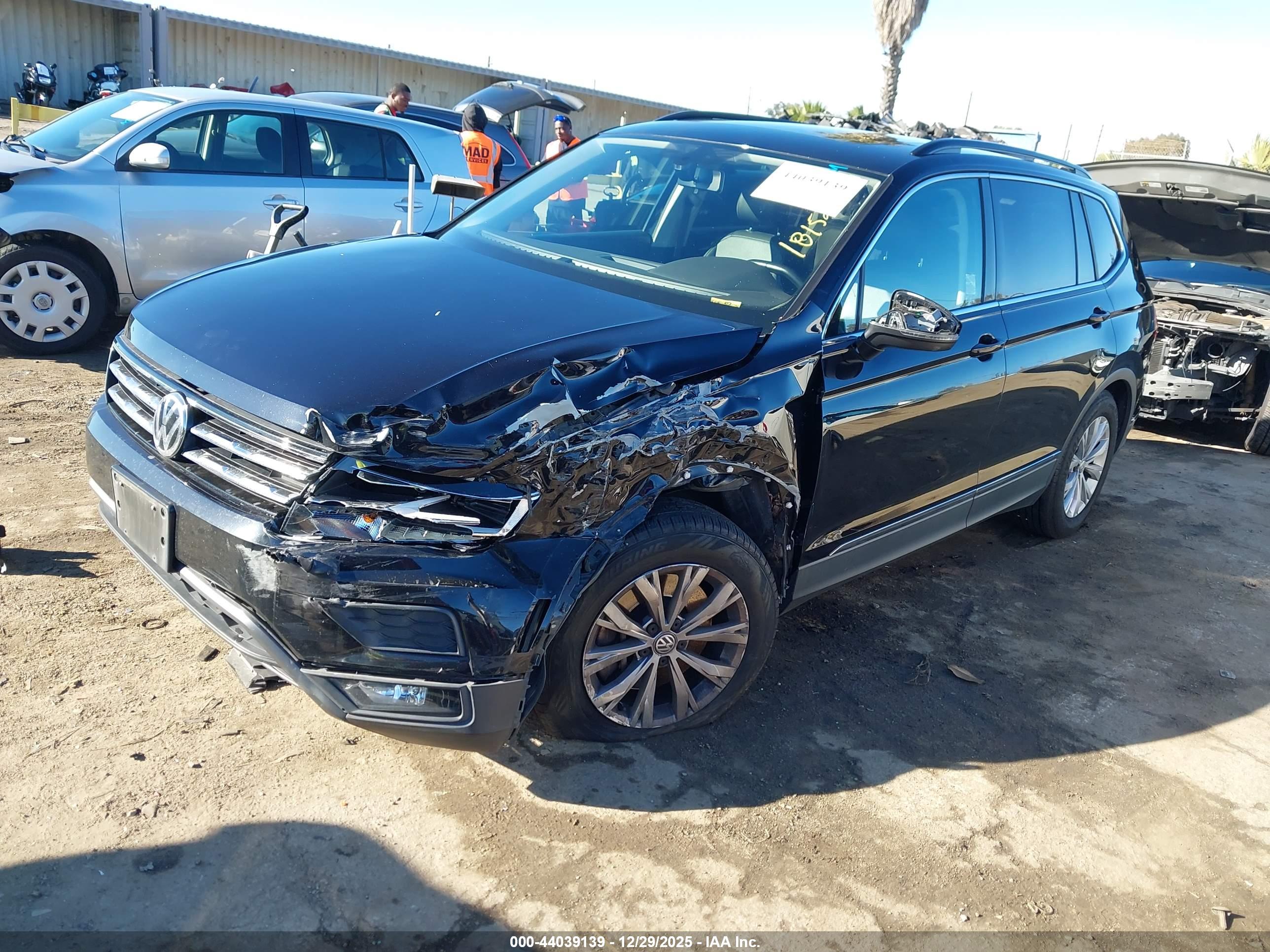 VOLKSWAGEN TIGUAN image 2