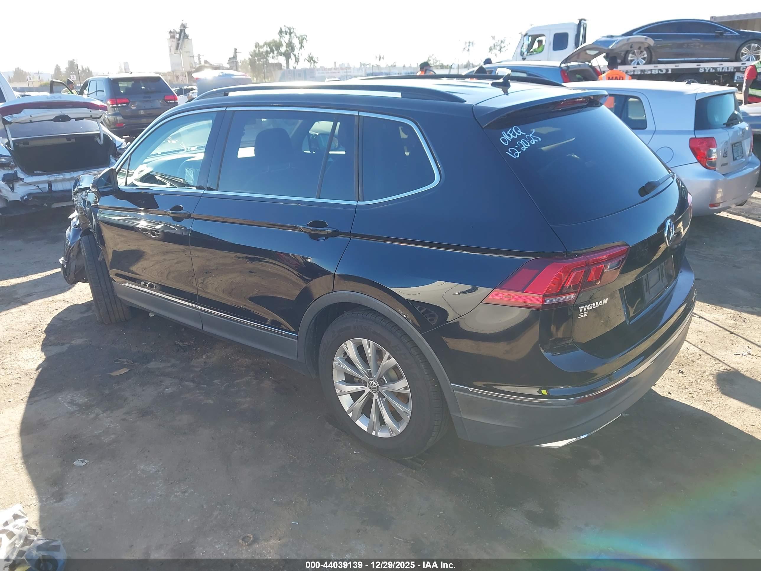 VOLKSWAGEN TIGUAN image 3