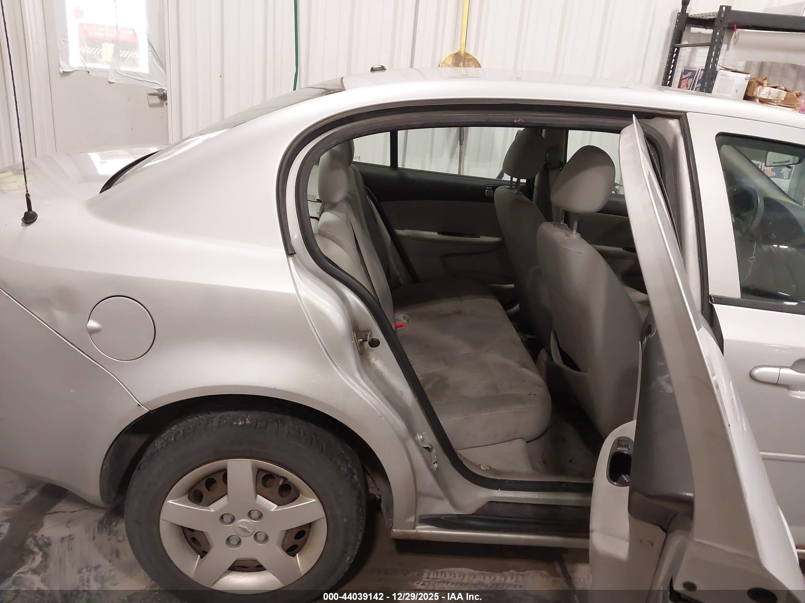 CHEVROLET COBALT image 8