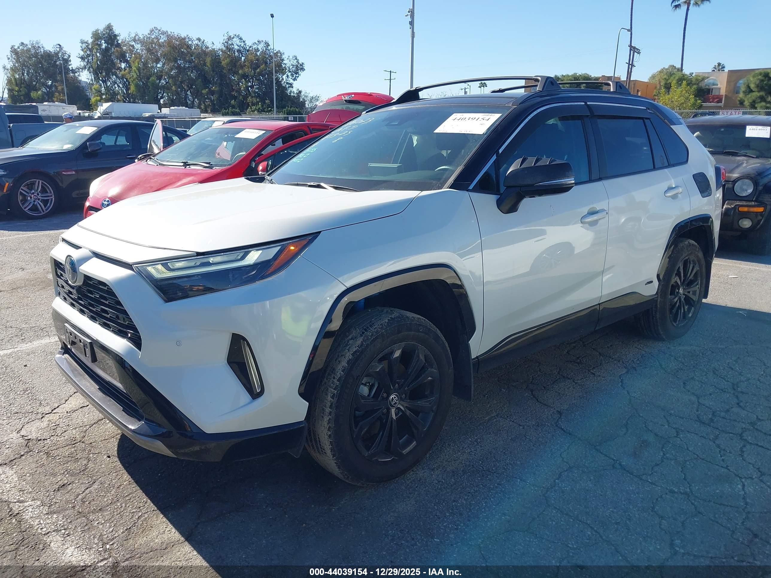 TOYOTA RAV4 image 2