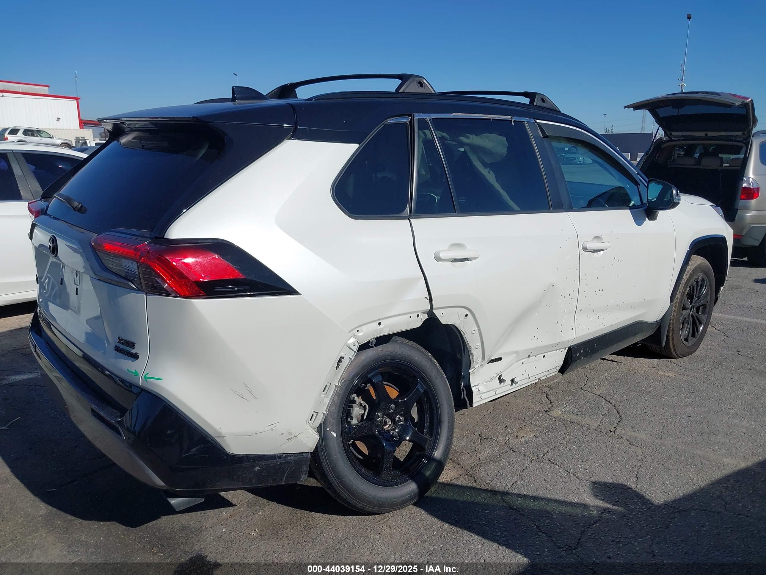 TOYOTA RAV4 image 4