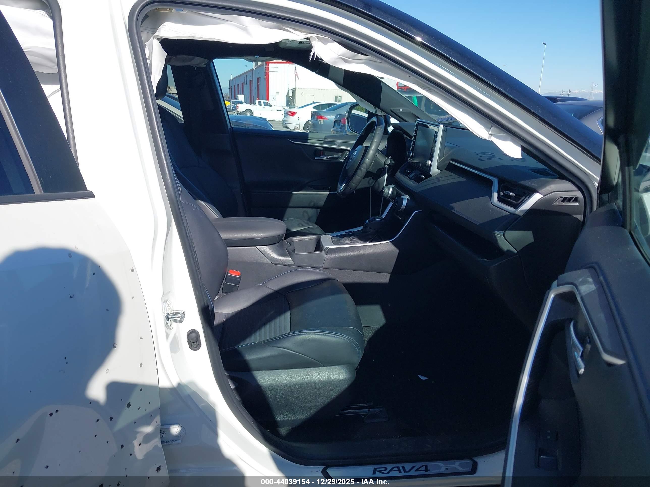 TOYOTA RAV4 image 5