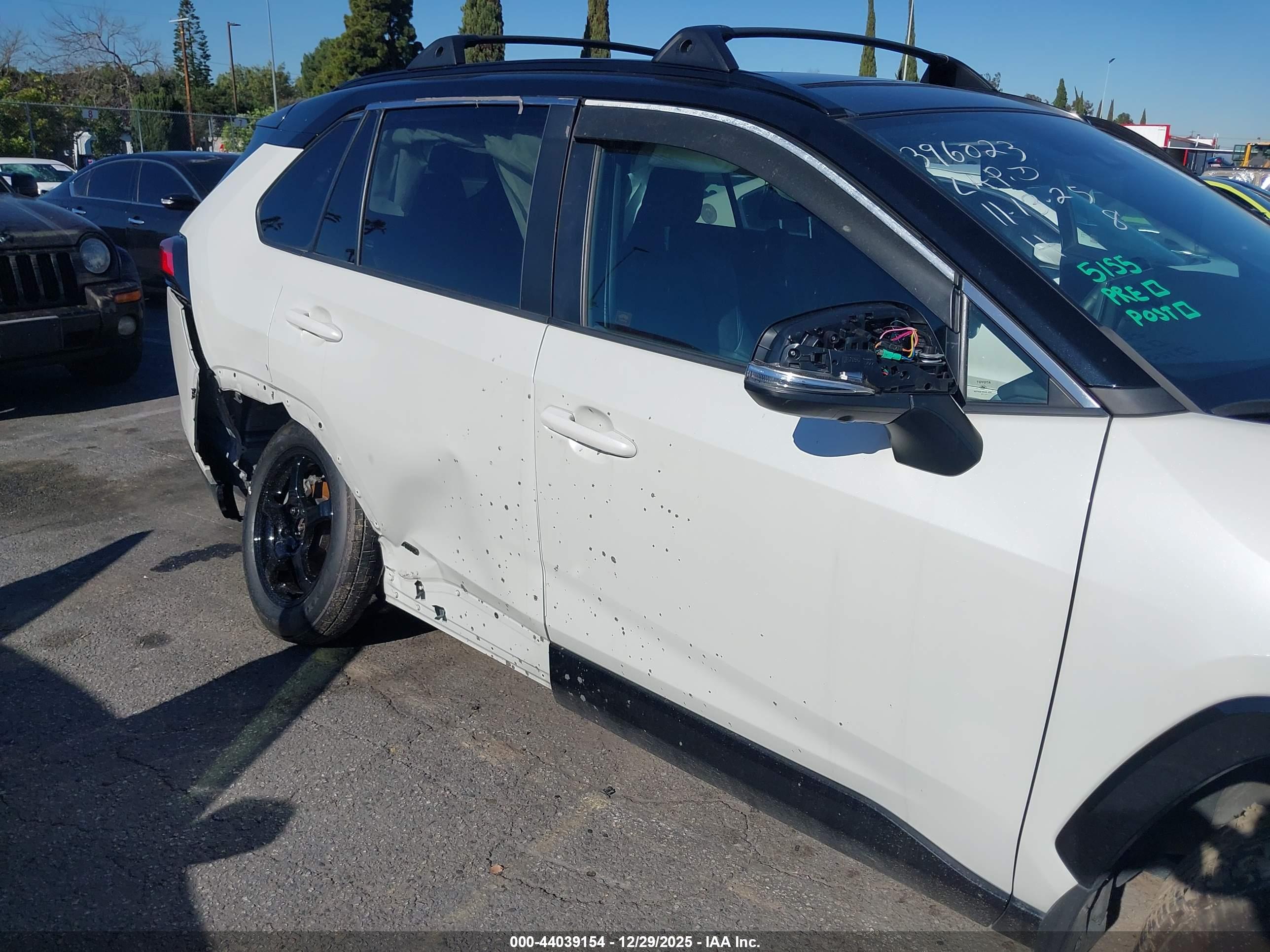 TOYOTA RAV4 image 6