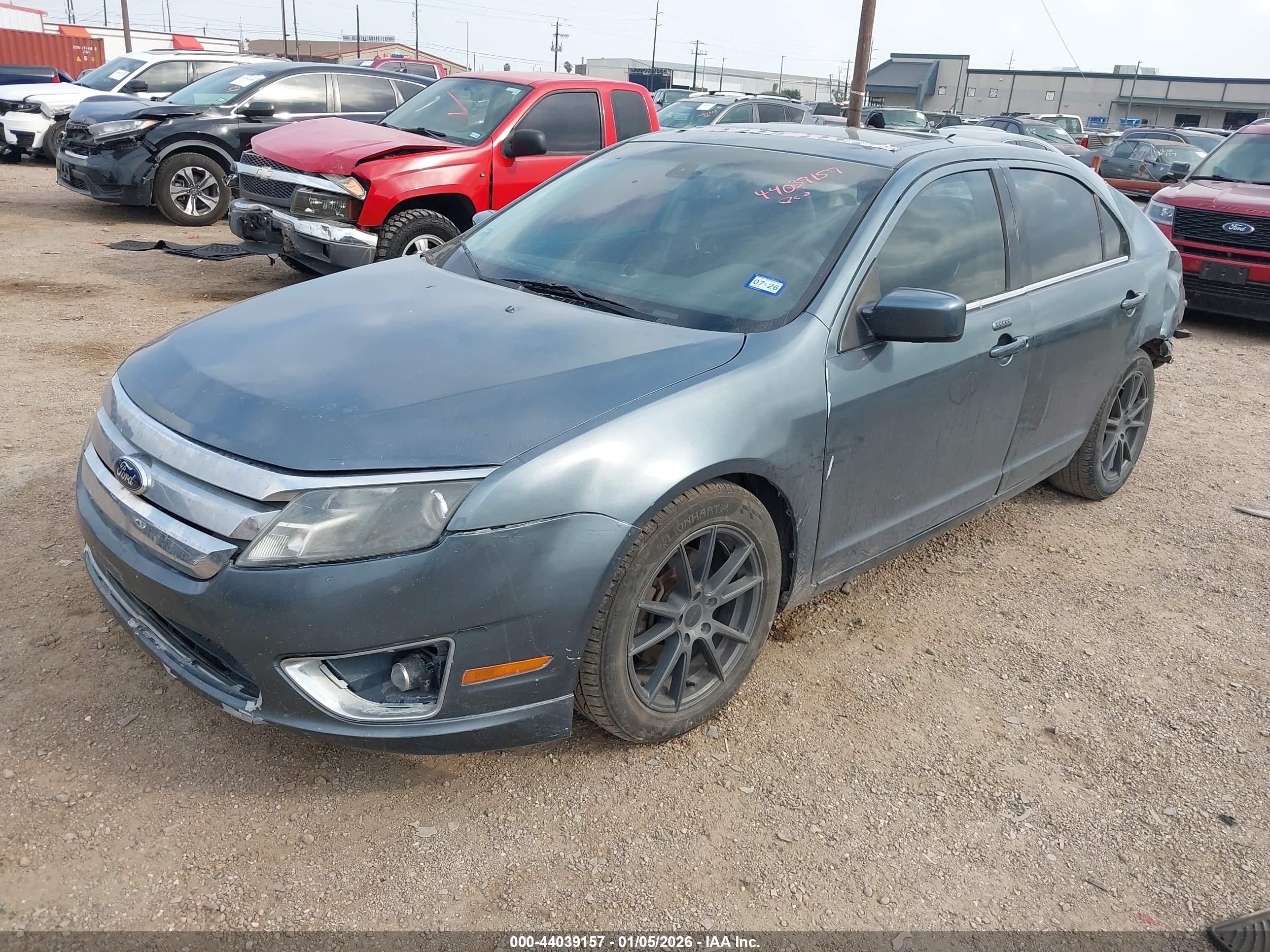FORD FUSION image 2