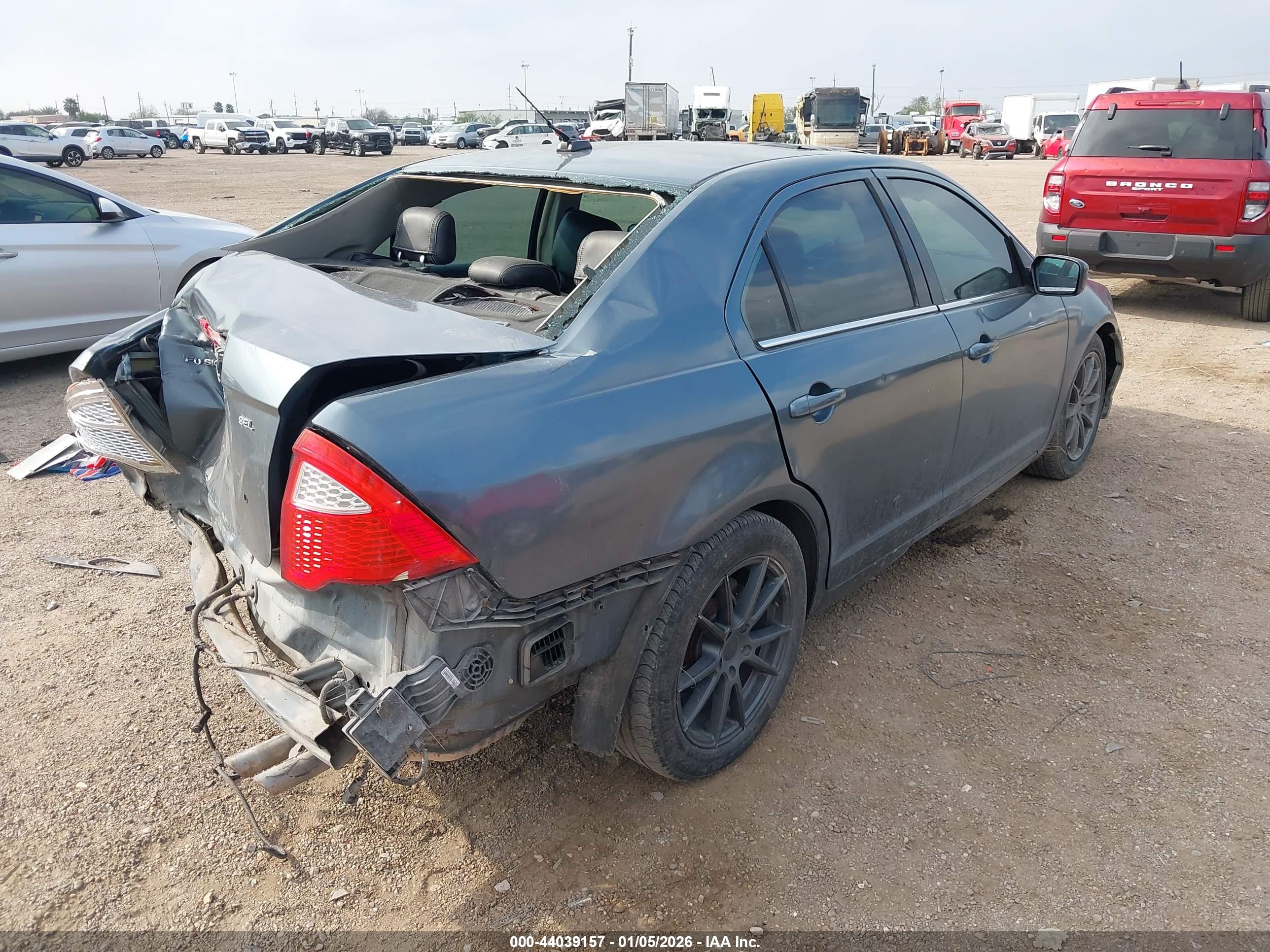FORD FUSION image 4