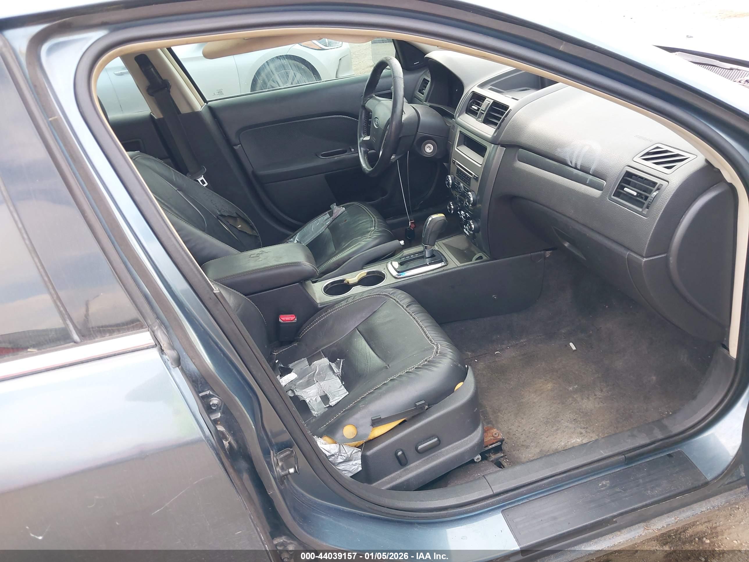 FORD FUSION image 5