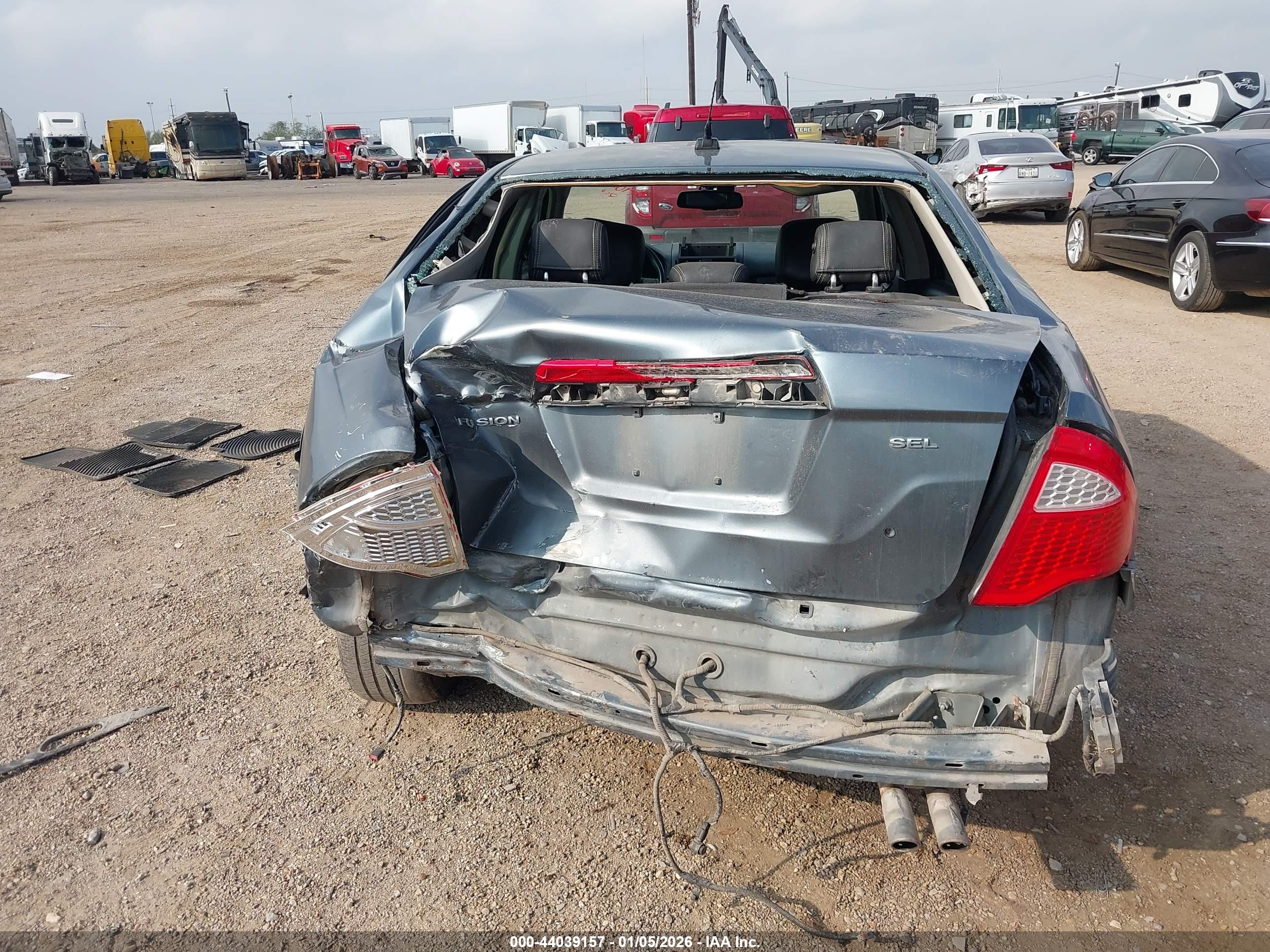 FORD FUSION image 6