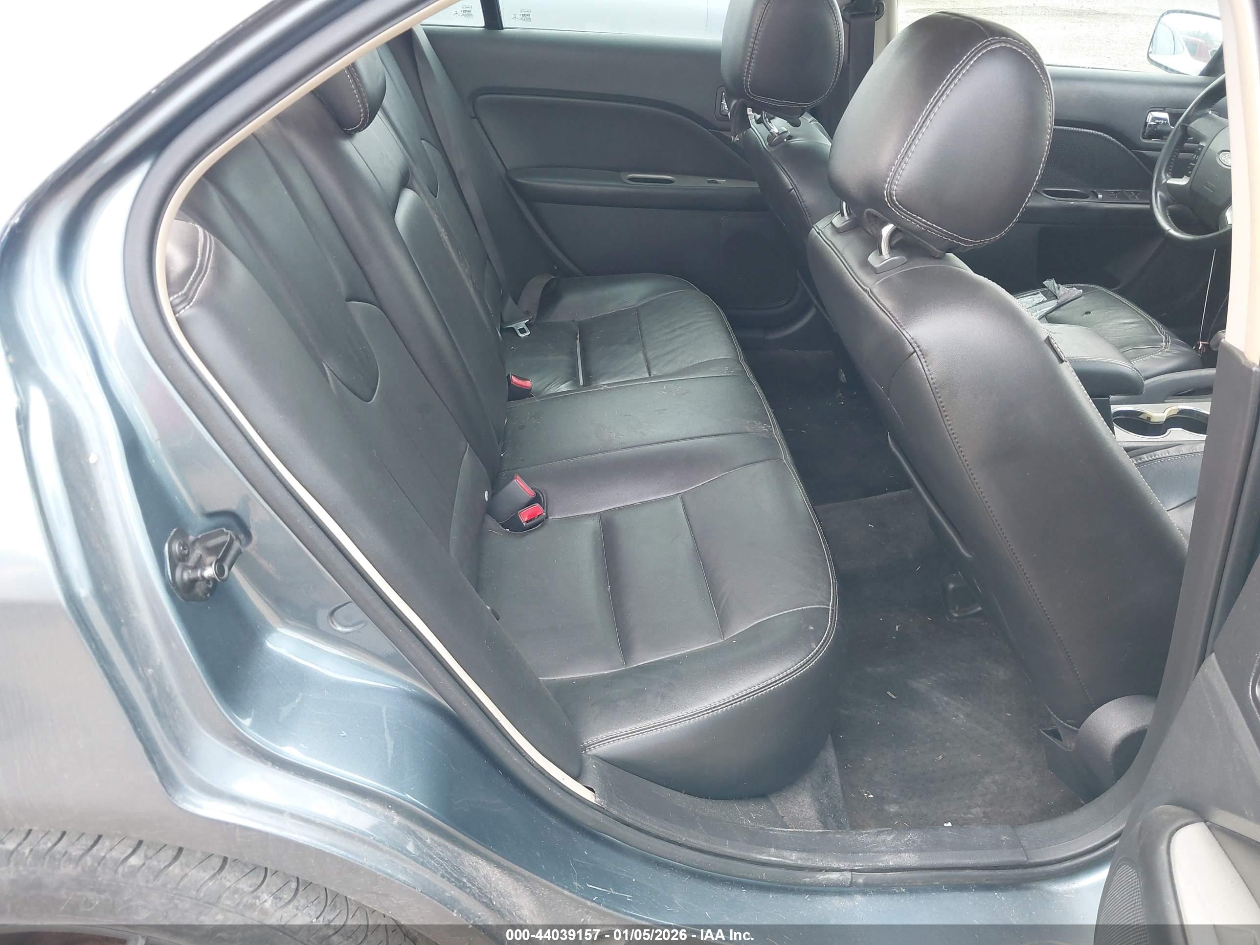 FORD FUSION image 8