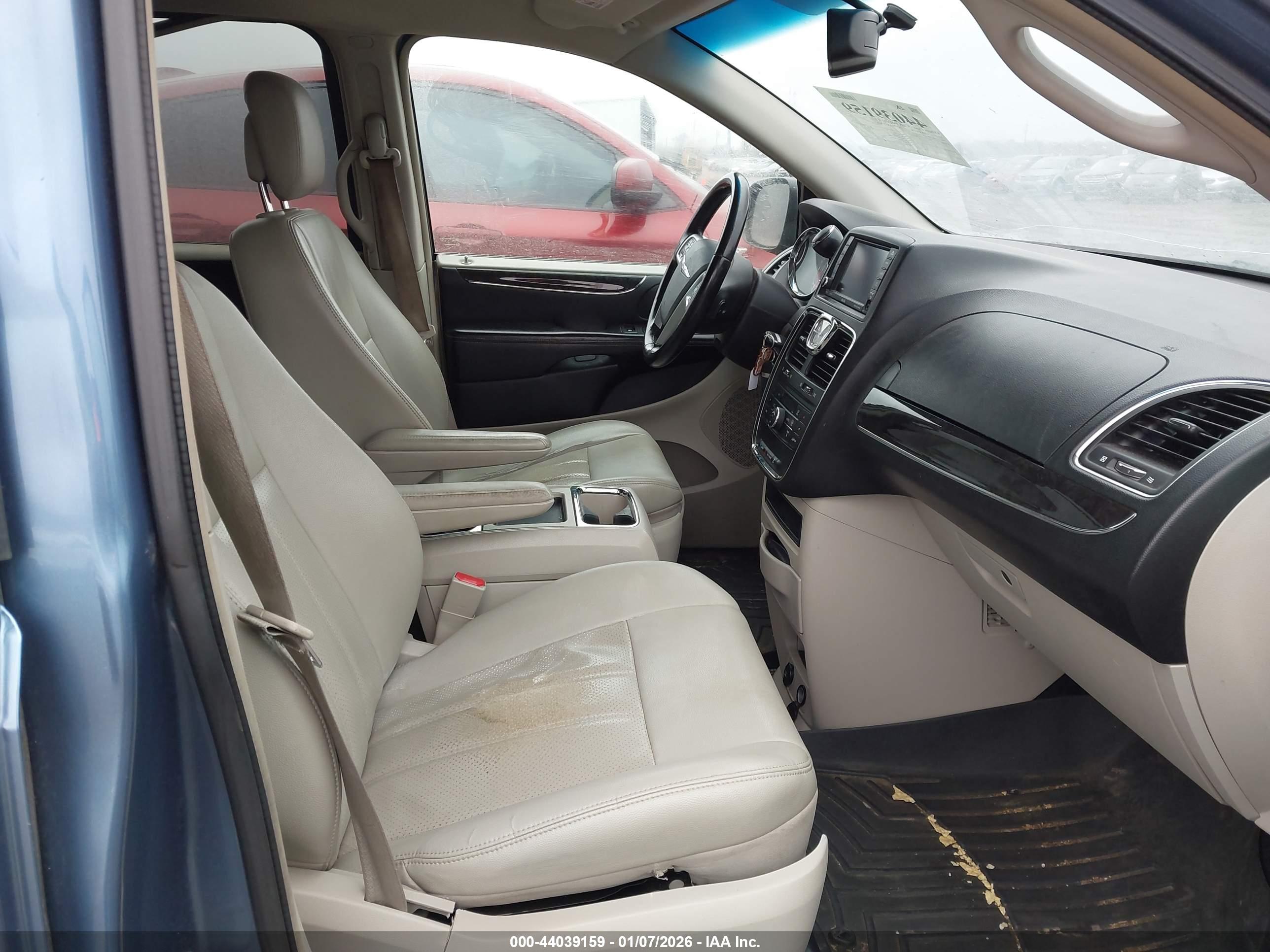 CHRYSLER TOWN image 5