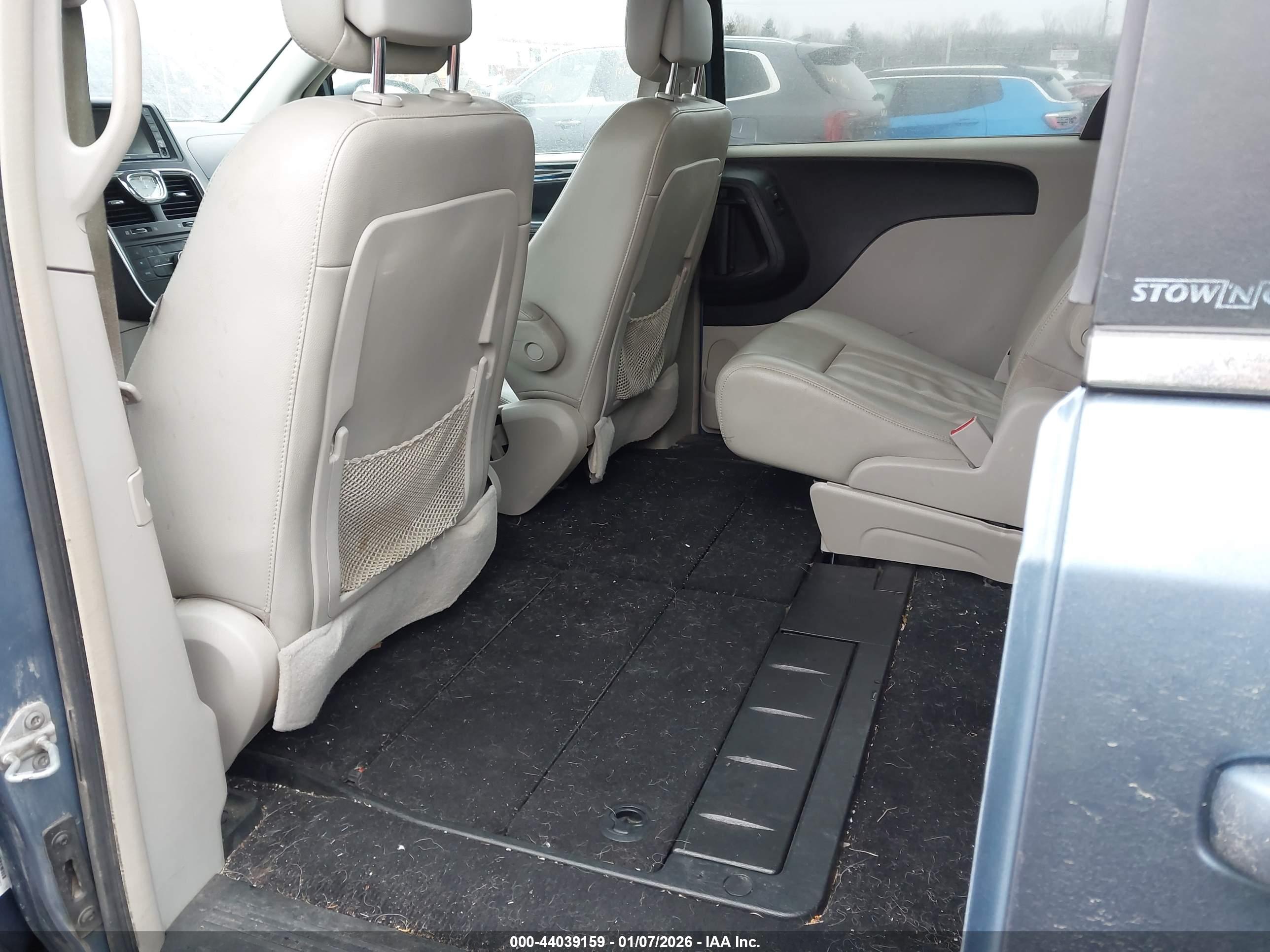 CHRYSLER TOWN image 8