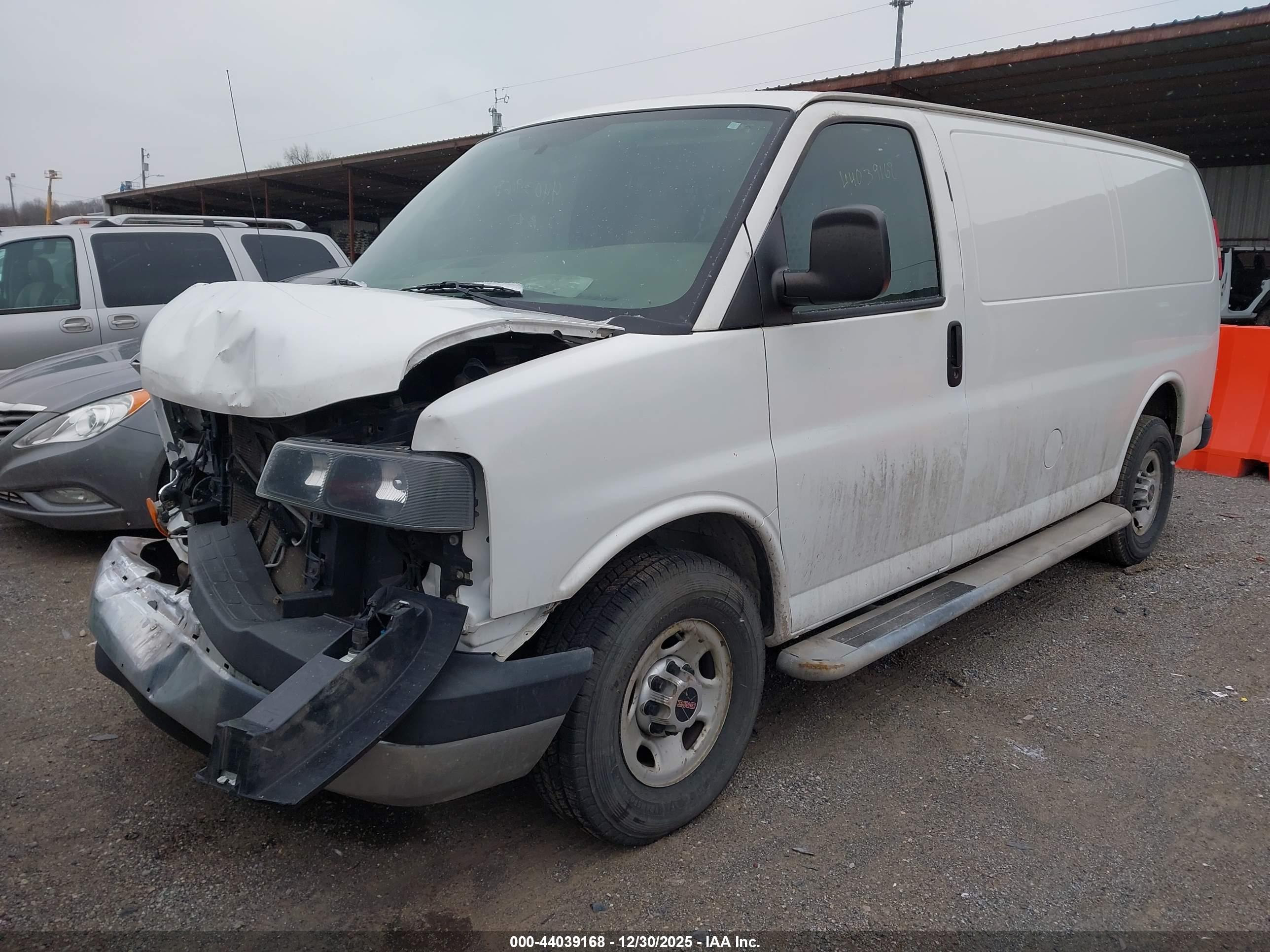 GMC SAVANA image 2
