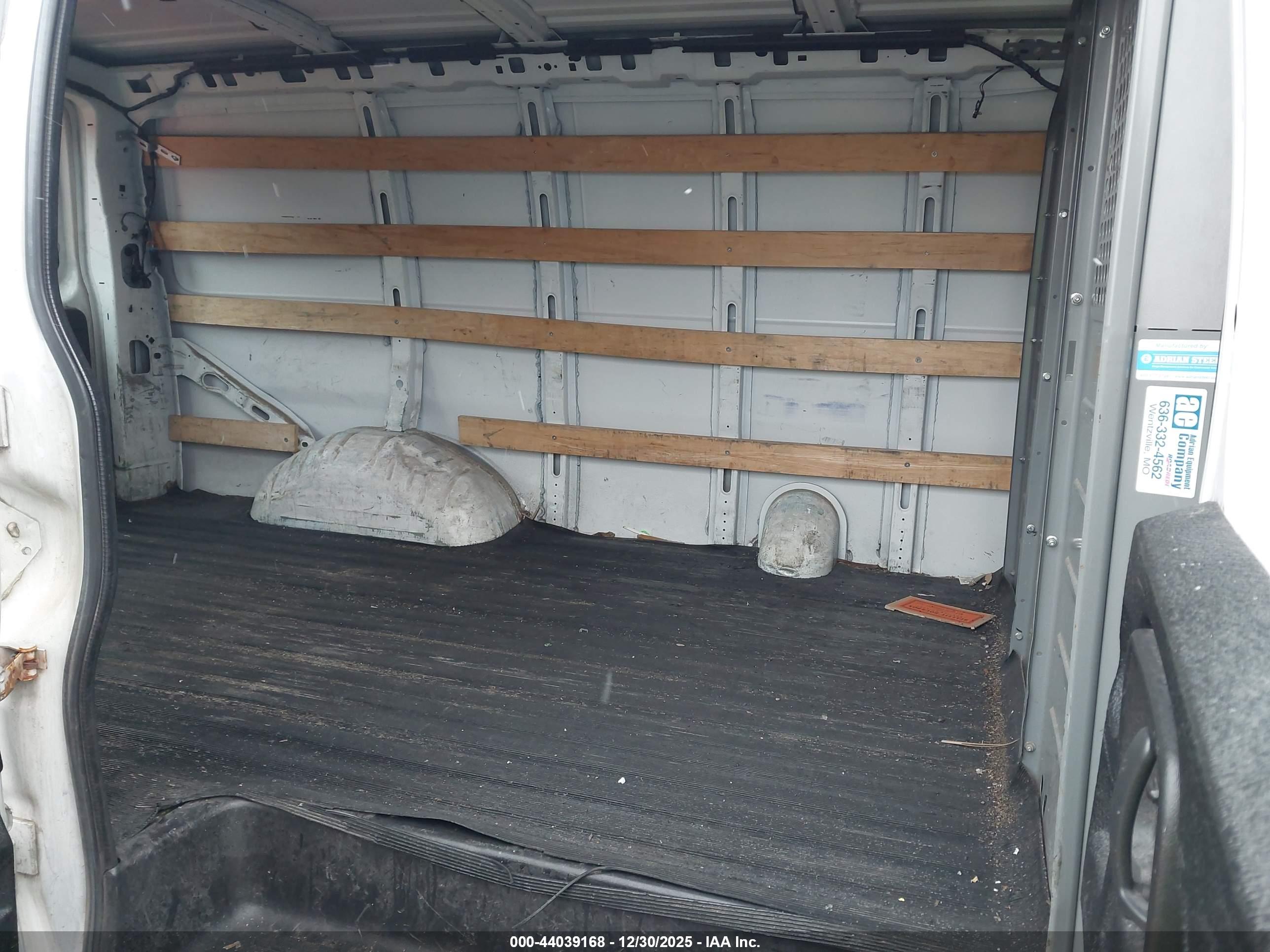 GMC SAVANA image 8