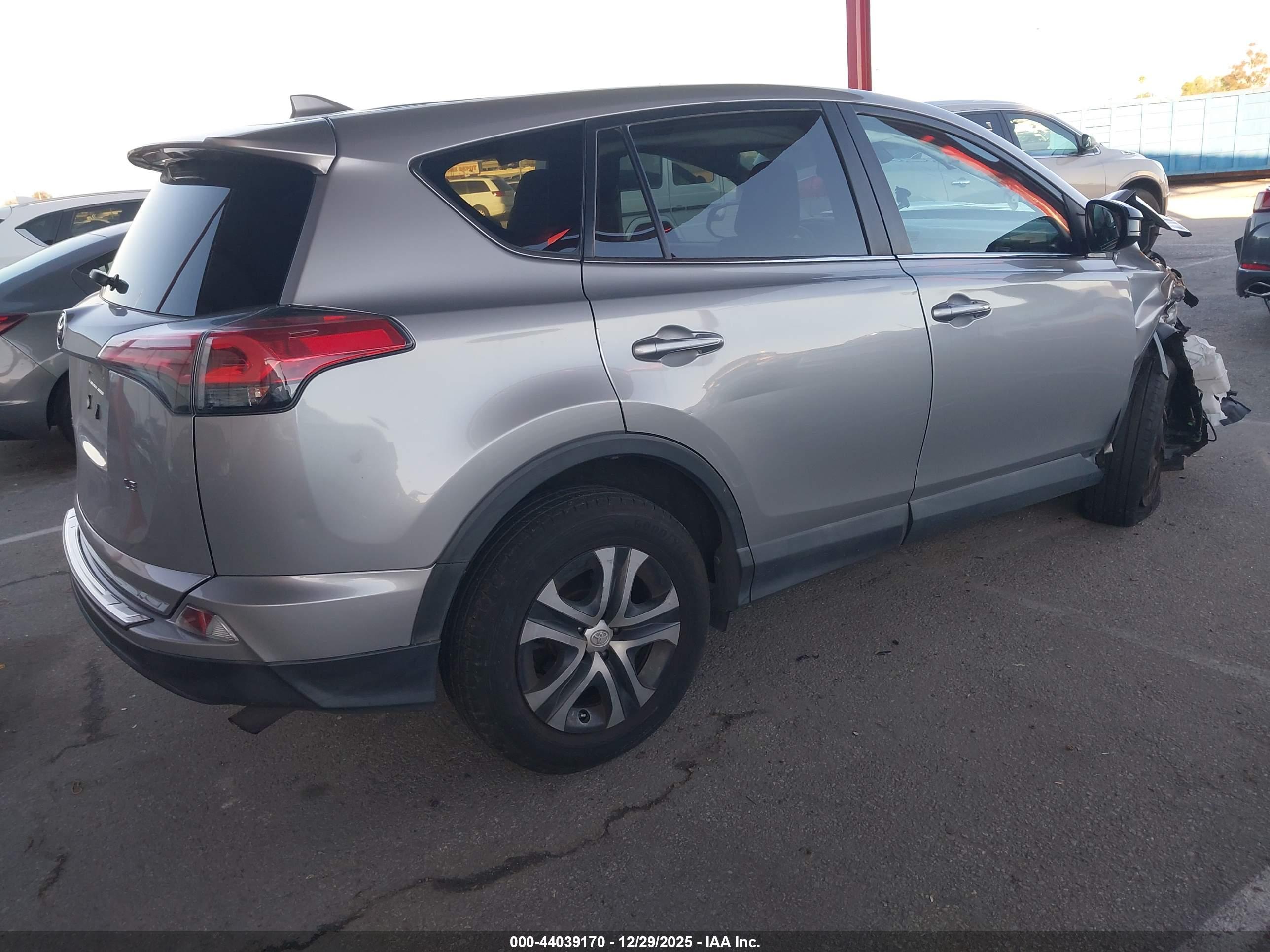 TOYOTA RAV4 image 4