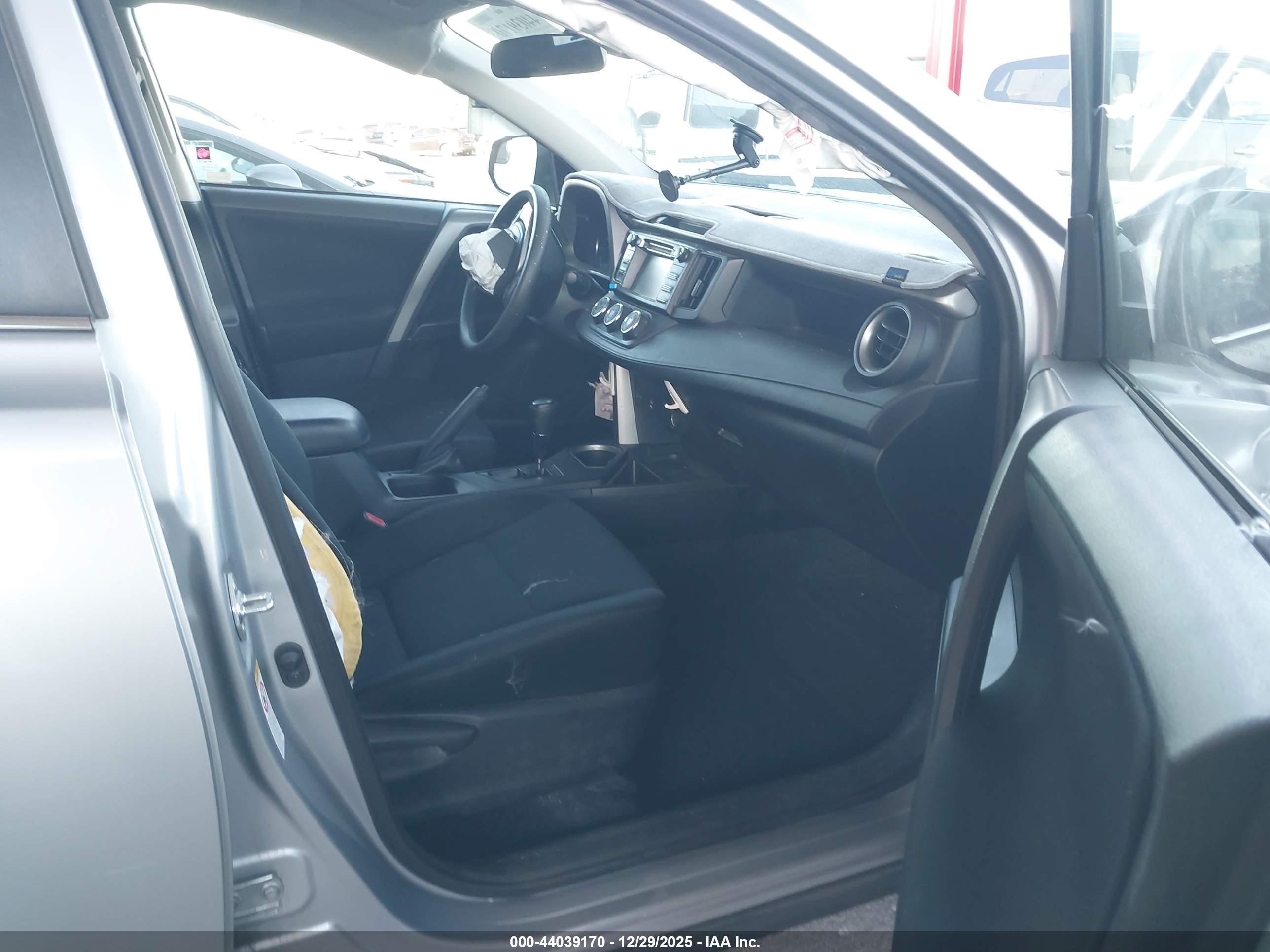 TOYOTA RAV4 image 5