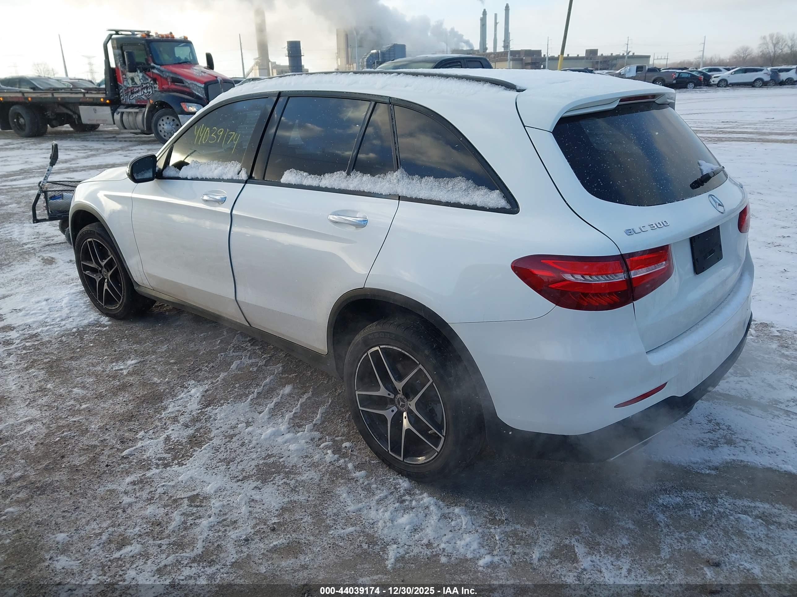 MERCEDES-BENZ GLC image 3