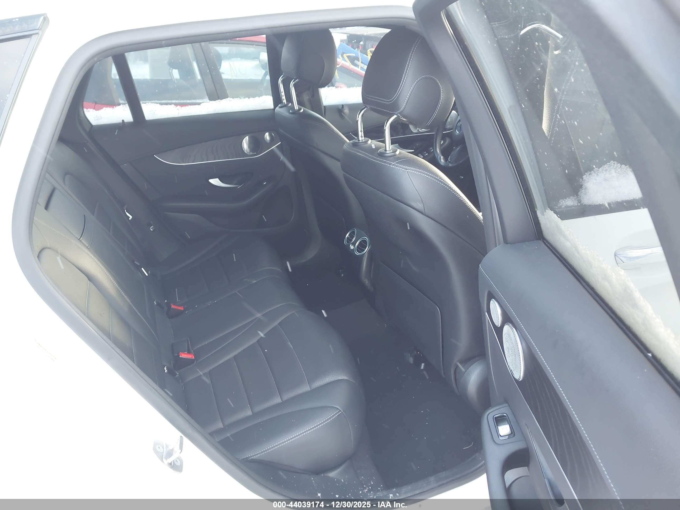 MERCEDES-BENZ GLC image 8