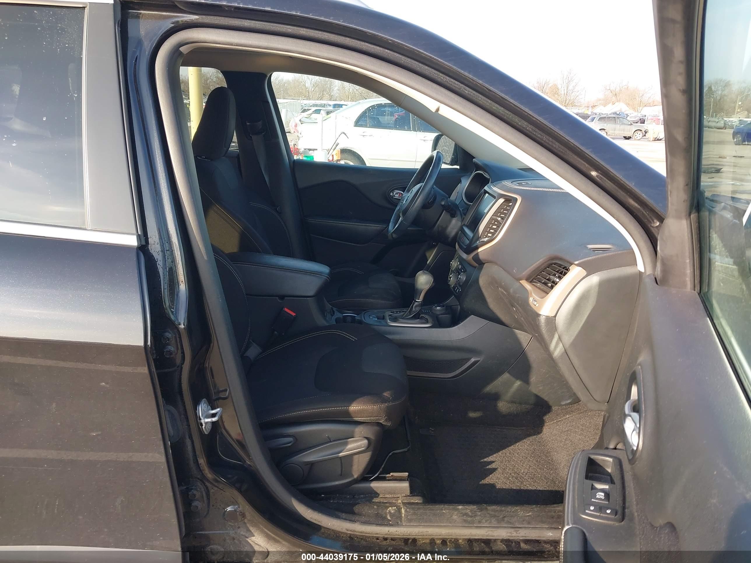 JEEP CHEROKEE image 5