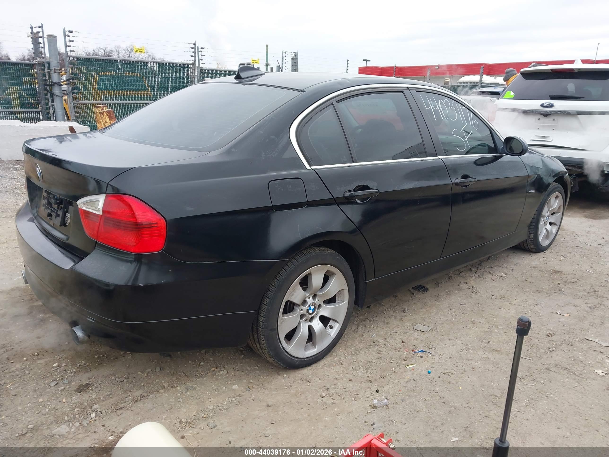 BMW 335XI image 4