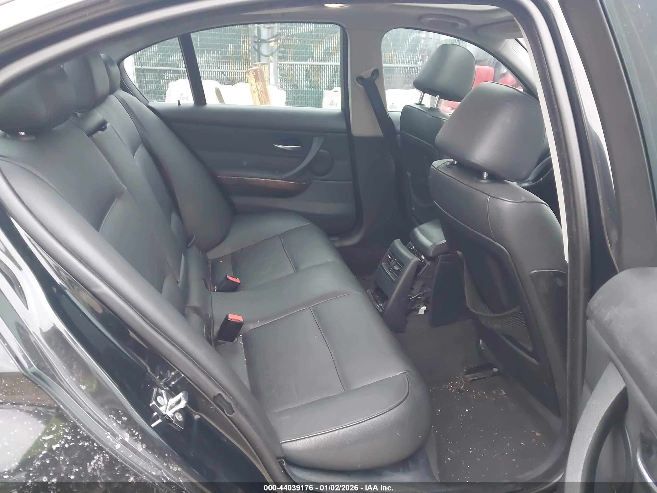 BMW 335XI image 8
