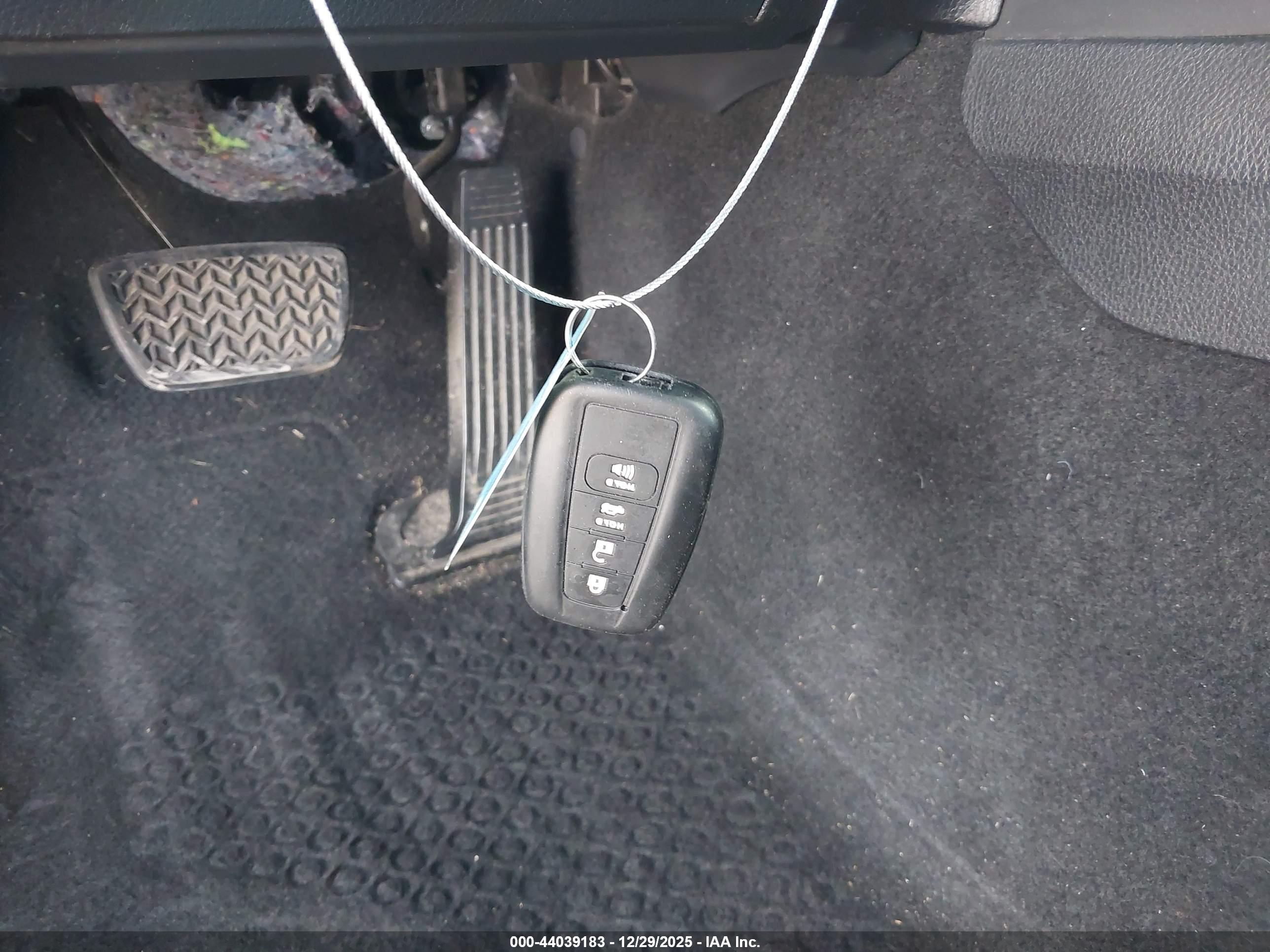 TOYOTA CAMRY image 11