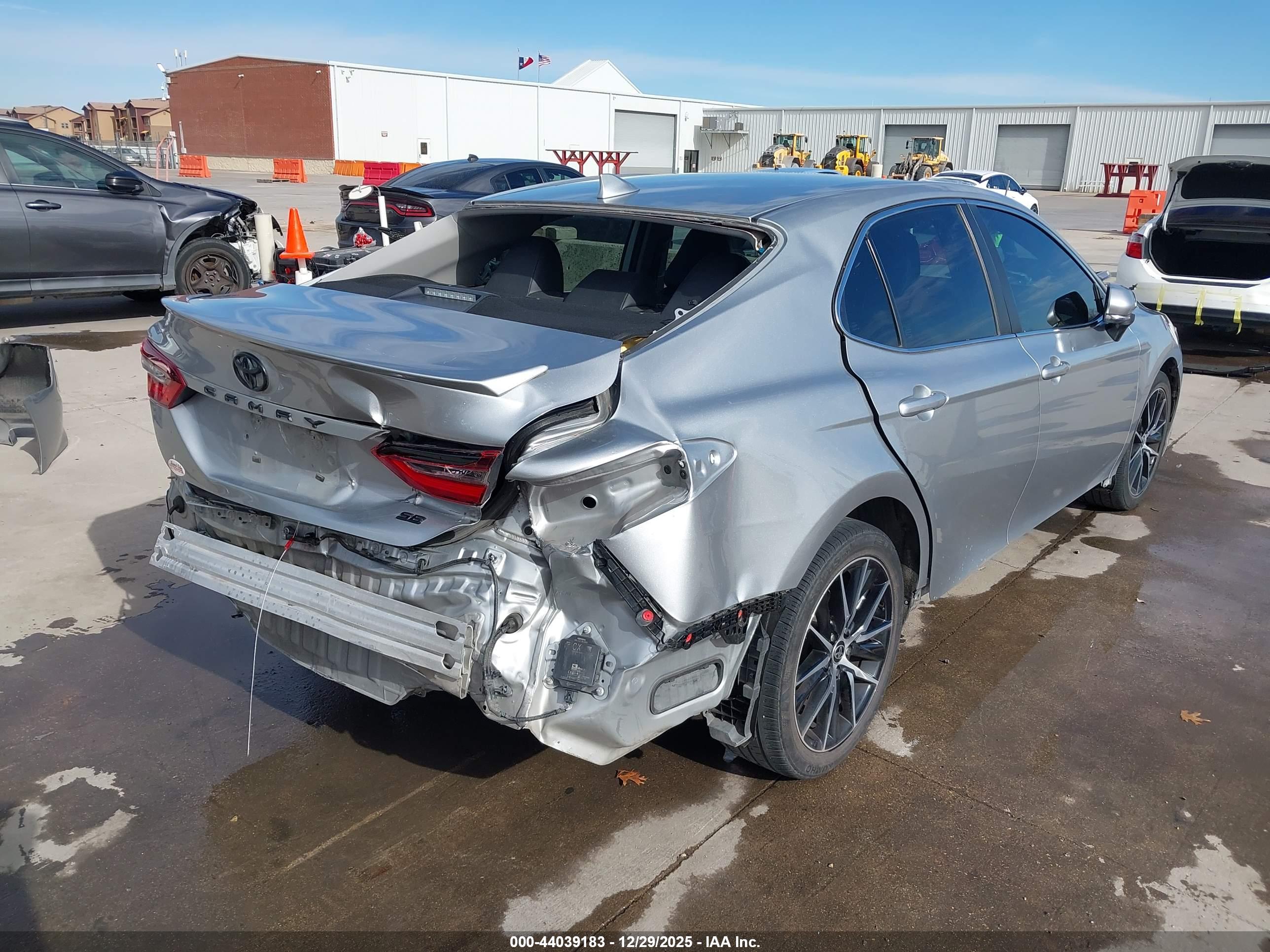 TOYOTA CAMRY image 4