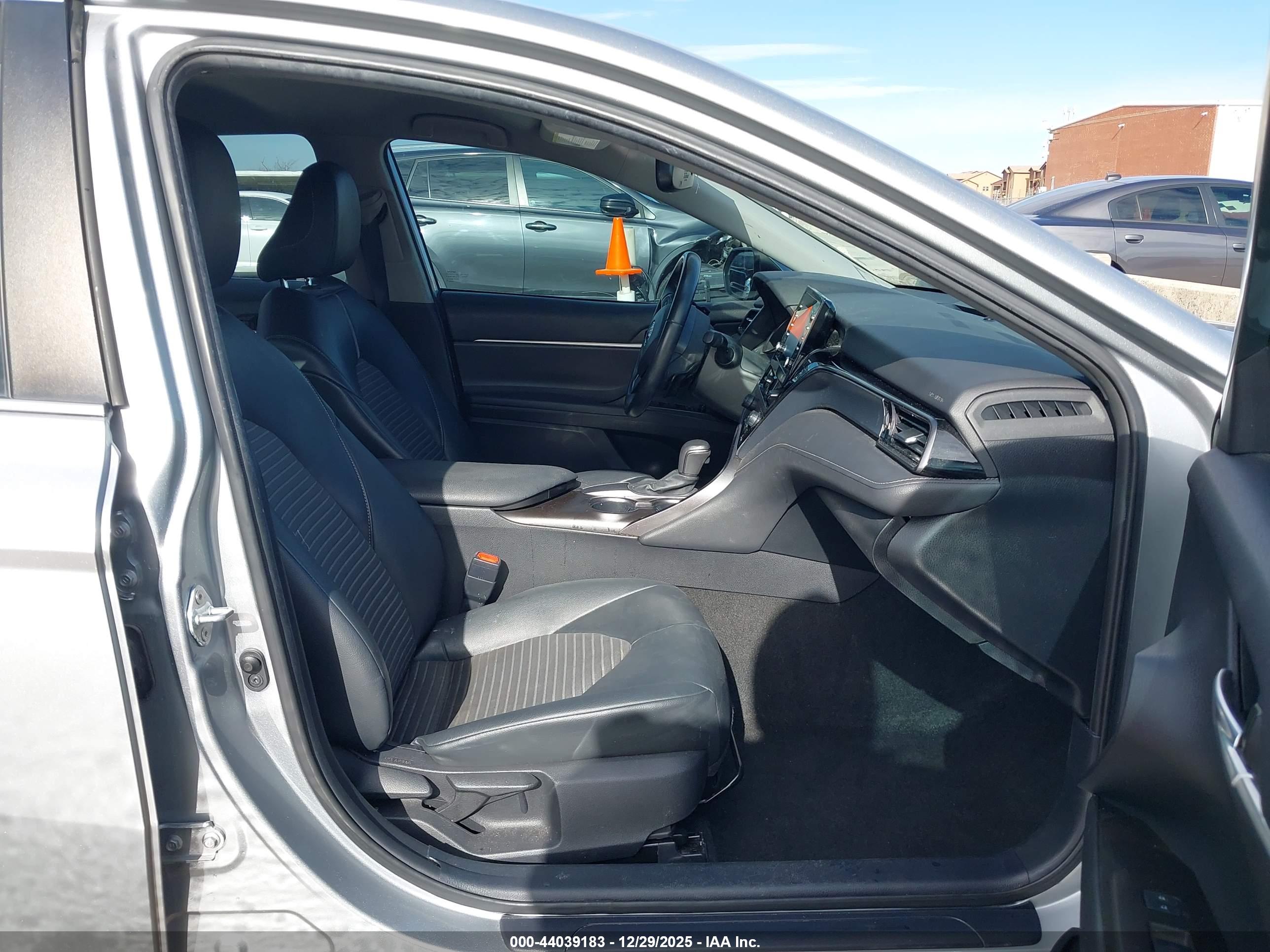 TOYOTA CAMRY image 5
