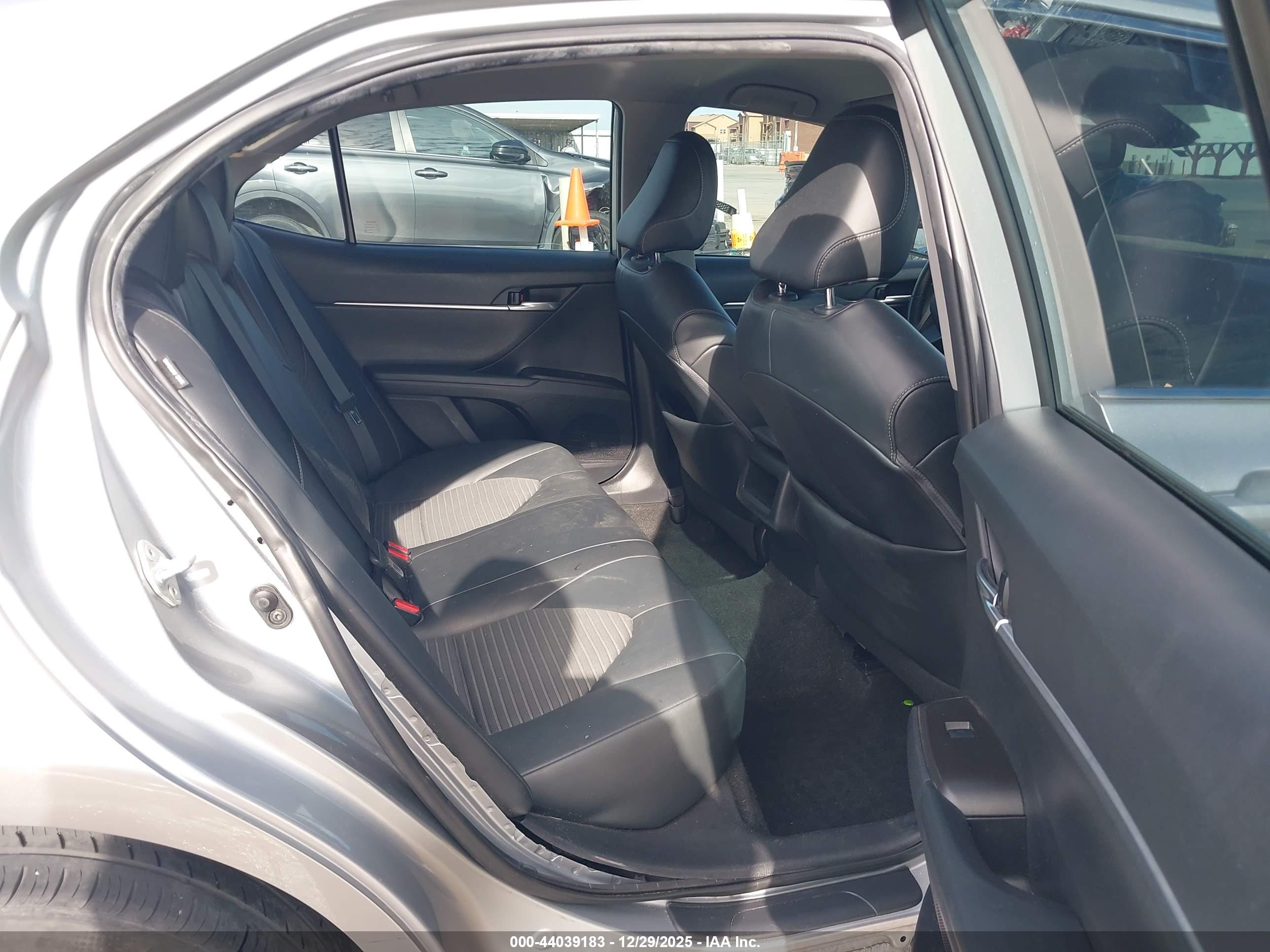 TOYOTA CAMRY image 8