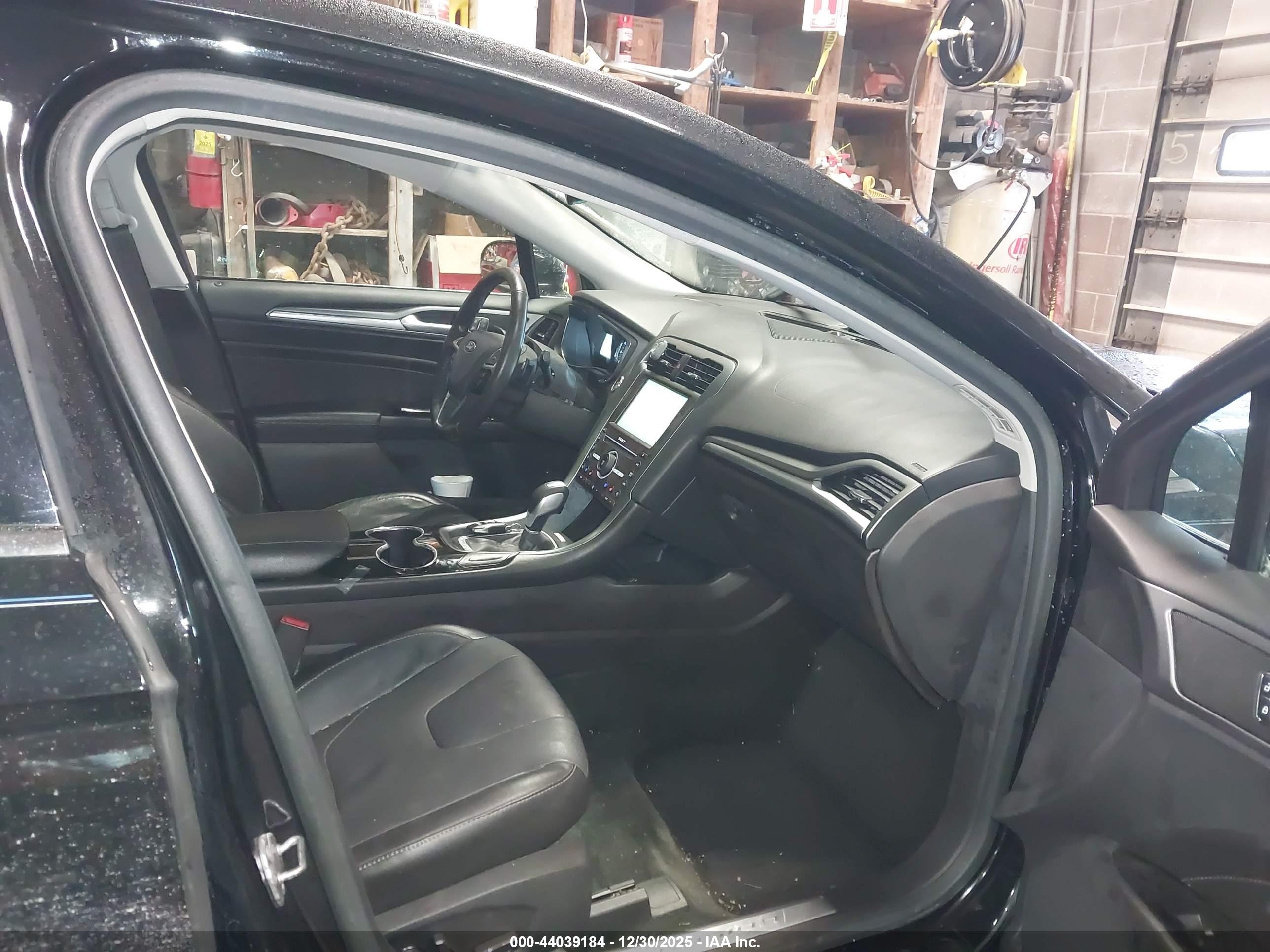 FORD FUSION image 5