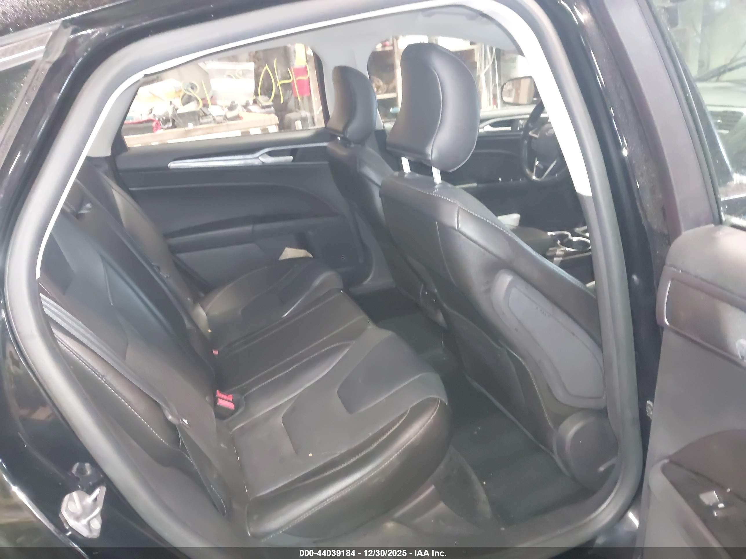 FORD FUSION image 8