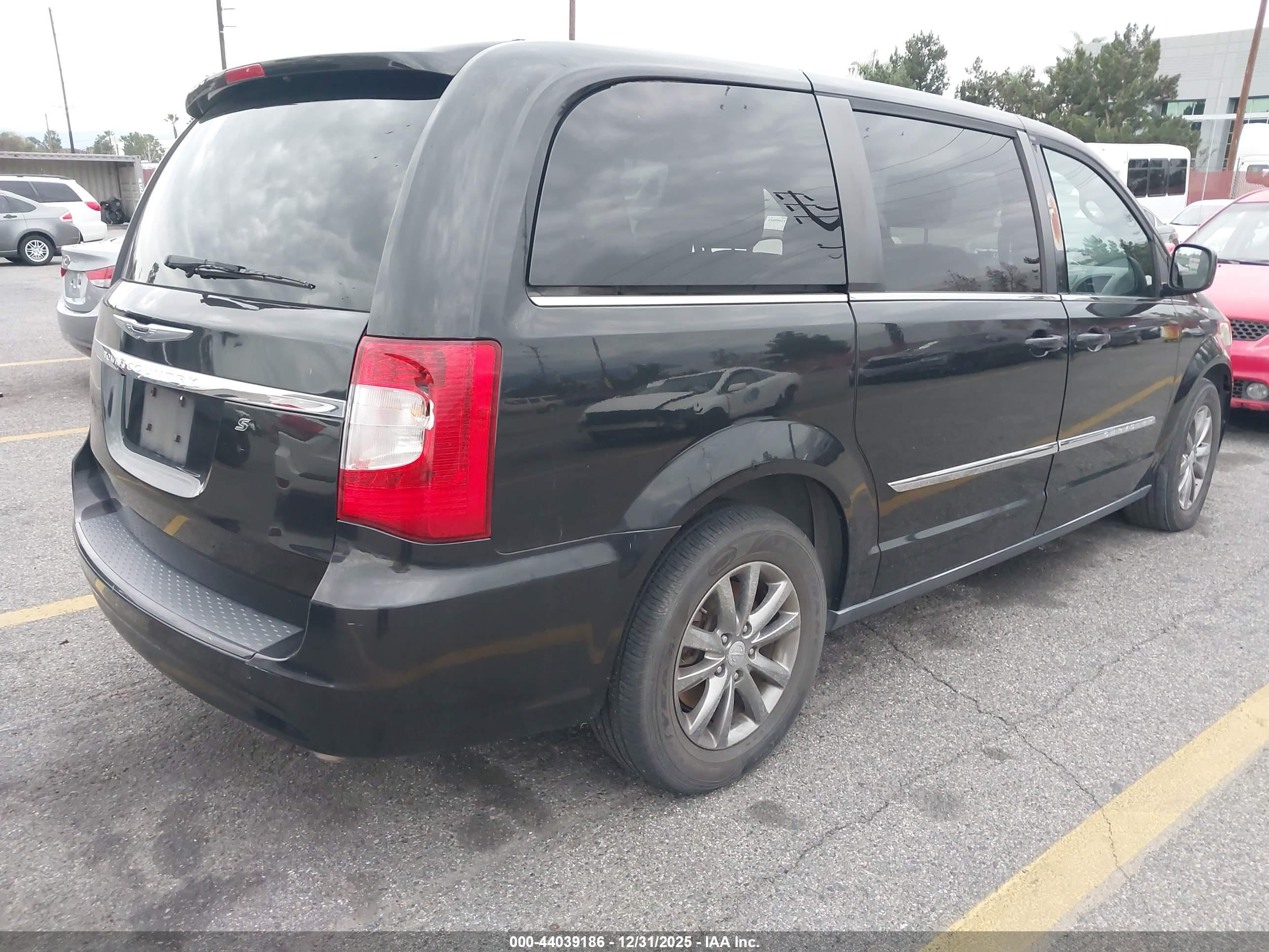 CHRYSLER TOWN image 4