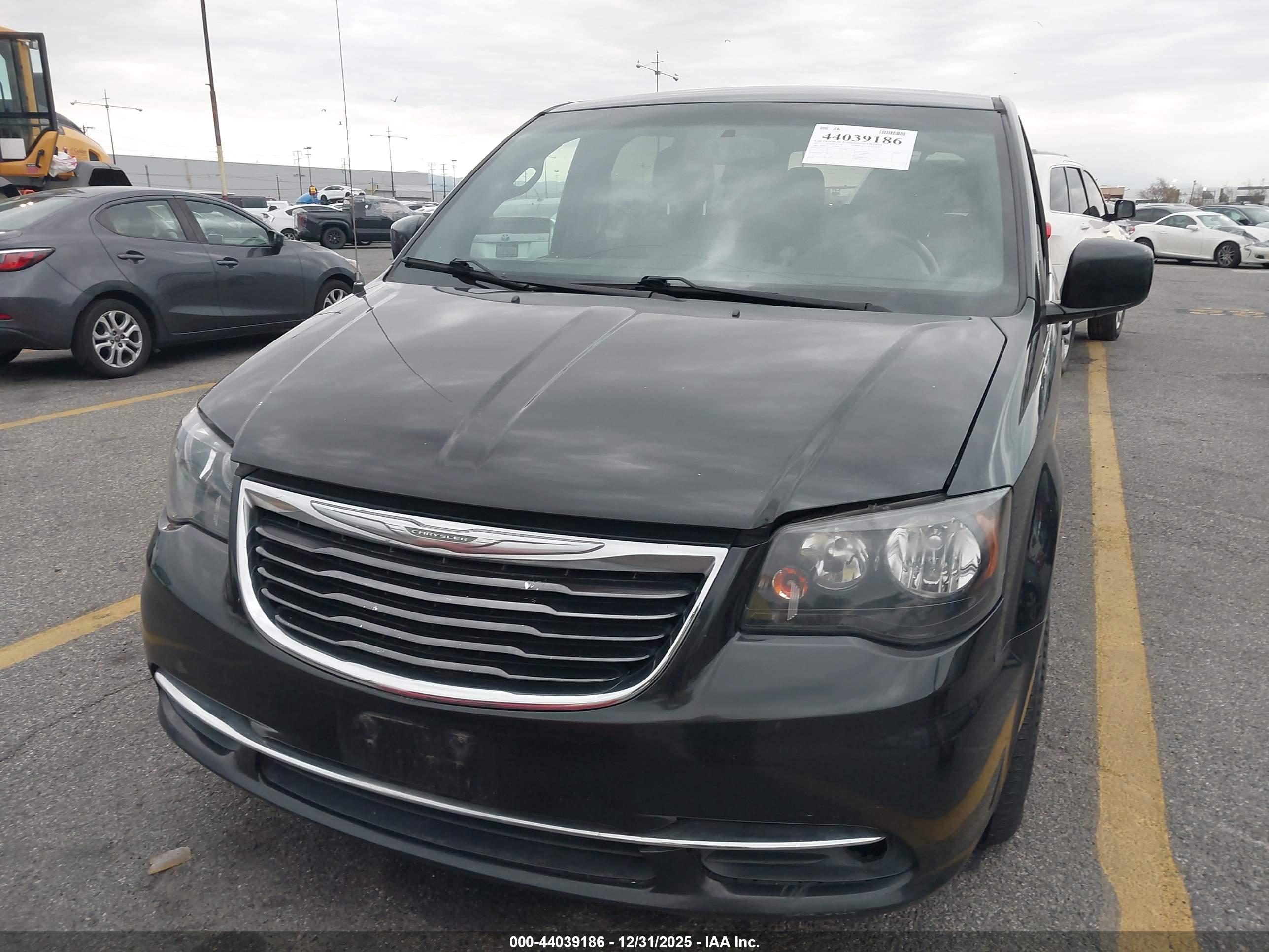 CHRYSLER TOWN image 6